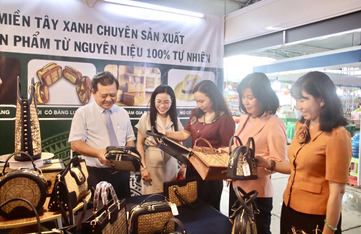 T&acirc;y Ninh khai mạc triển l&atilde;m th&agrave;nh tựu kinh tế &ndash; x&atilde; hội mừng Quốc kh&aacute;nh 2/9- Ảnh 1.