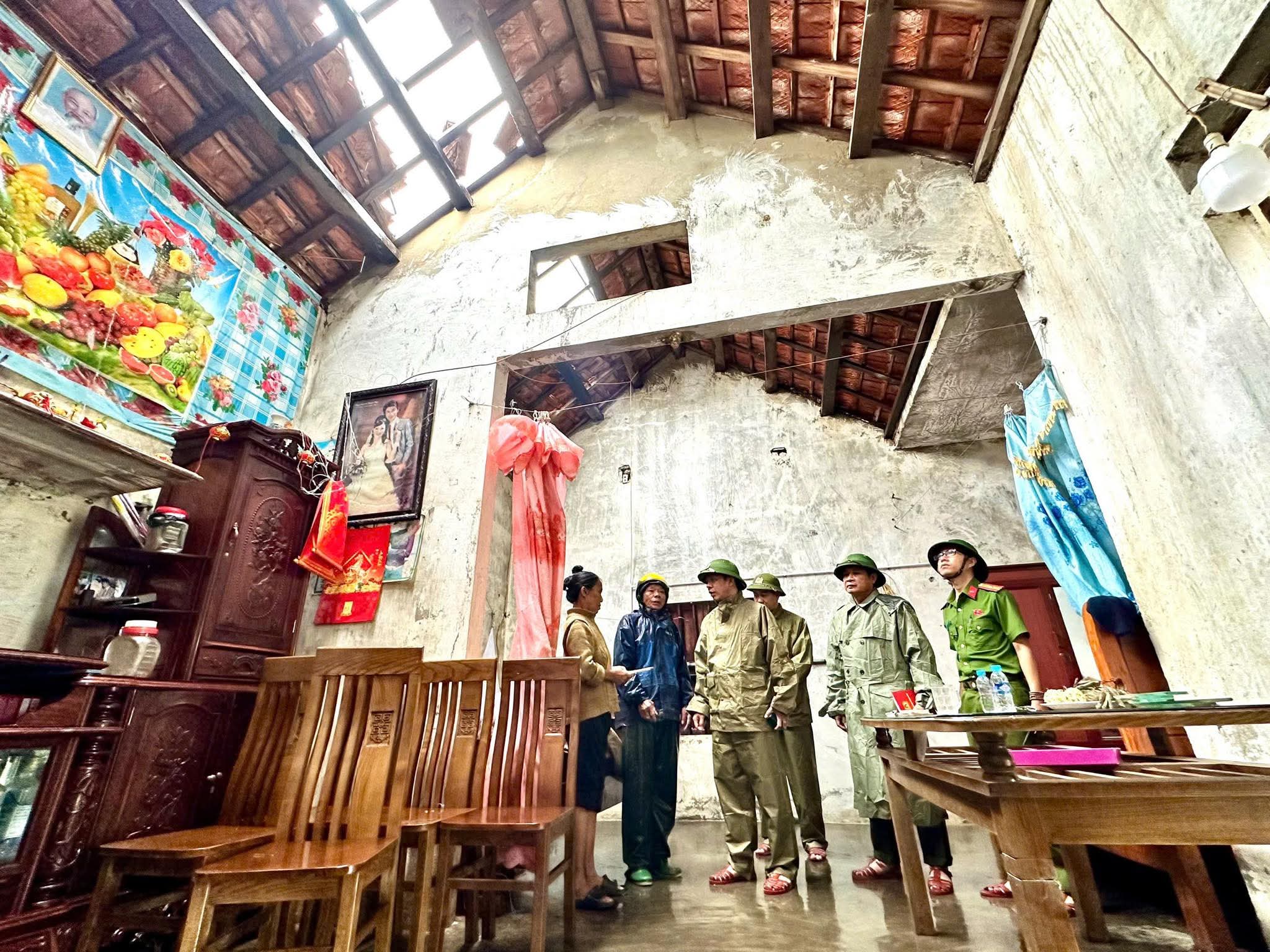 H&agrave; Tĩnh: Hơn 6.300 ng&ocirc;i nh&agrave; bị tốc m&aacute;i, hoa m&agrave;u hư hại, t&agrave;u thuyền bị ch&igrave;m- Ảnh 3.
