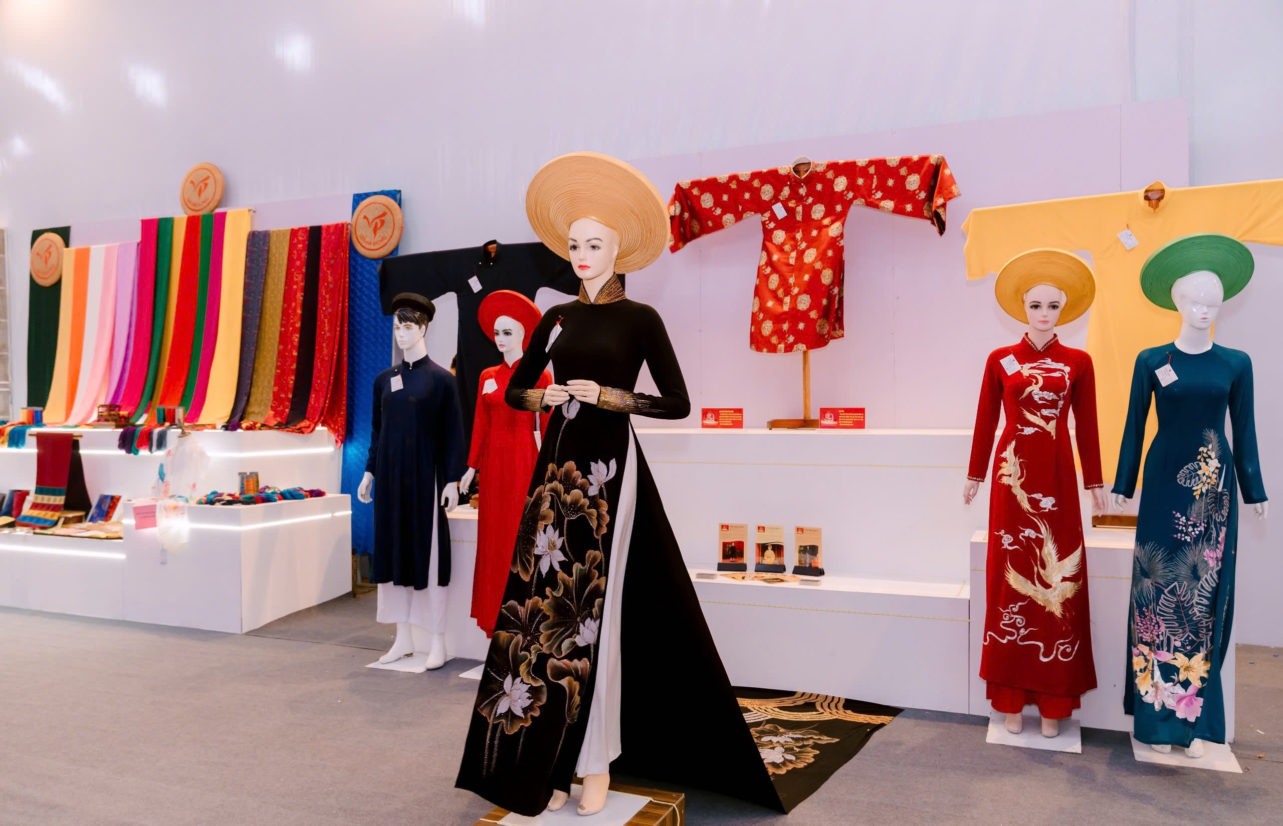 Không gian Truyền thống và Sáng tạo Hà Nội 2025: Tinh hoa ngàn năm, khát vọng vươn tầm- Ảnh 5. Không gian Truyền thống và Sáng tạo Hà Nội 2025: Tinh hoa ngàn năm, khát vọng vươn tầm- Ảnh 5.