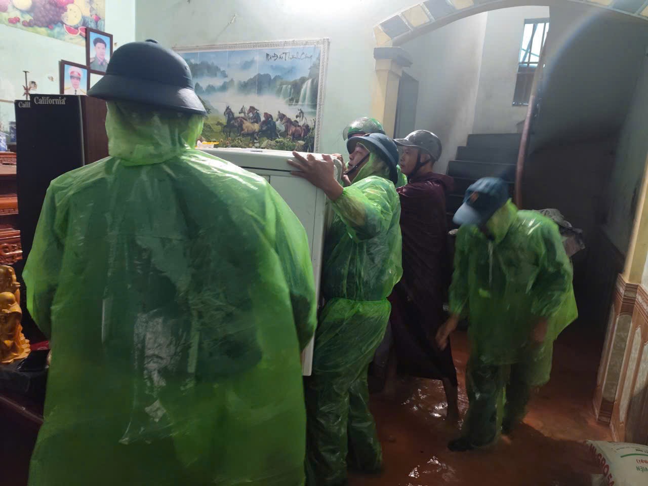 H&agrave; Nội: V&ugrave;ng ven đ&ocirc; nước ngập trắng trời, ch&iacute;nh quyền chủ động hỗ trợ người d&acirc;n- Ảnh 14.