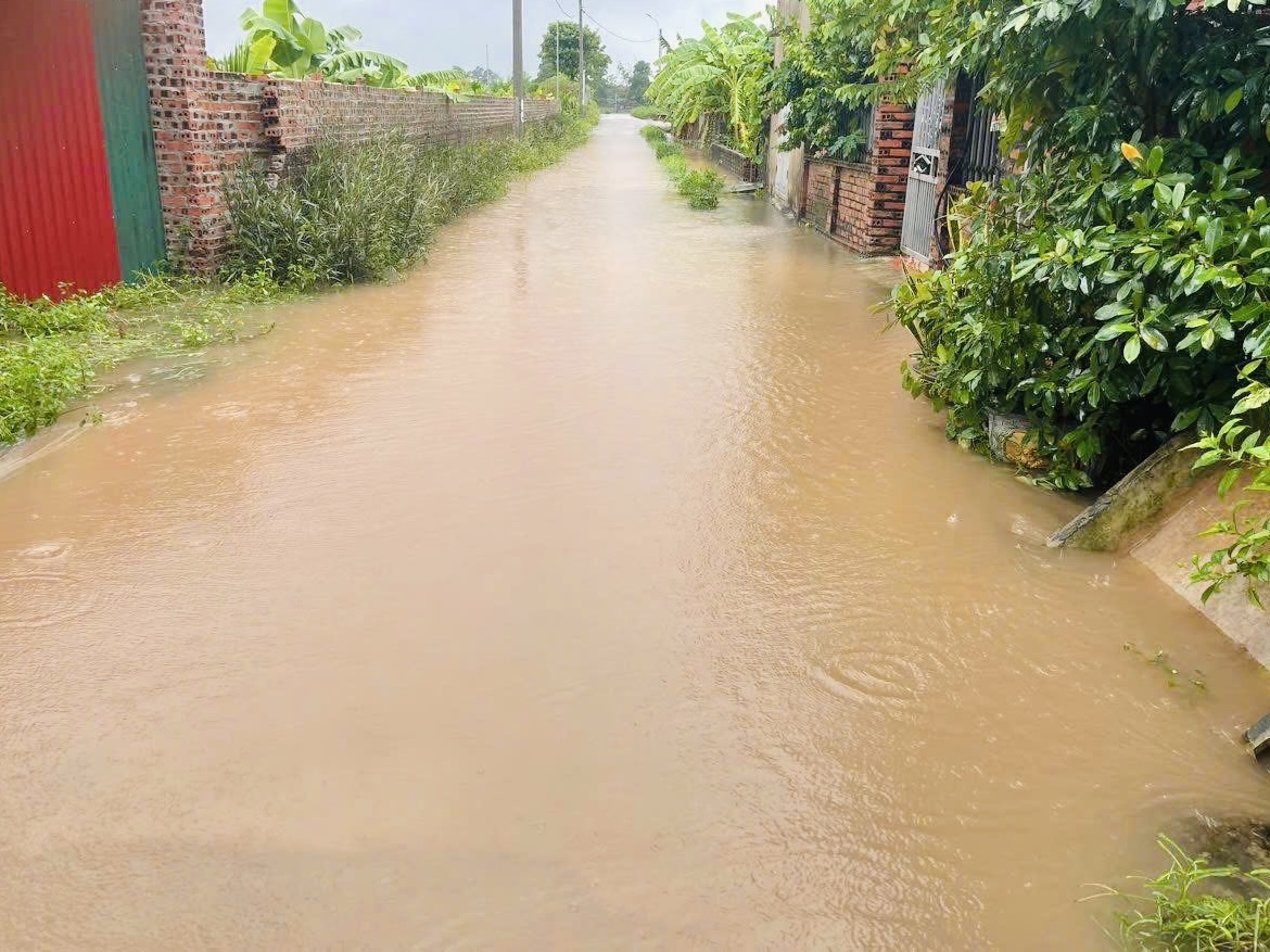 H&agrave; Nội: V&ugrave;ng ven đ&ocirc; nước ngập trắng trời, ch&iacute;nh quyền chủ động hỗ trợ người d&acirc;n- Ảnh 17.