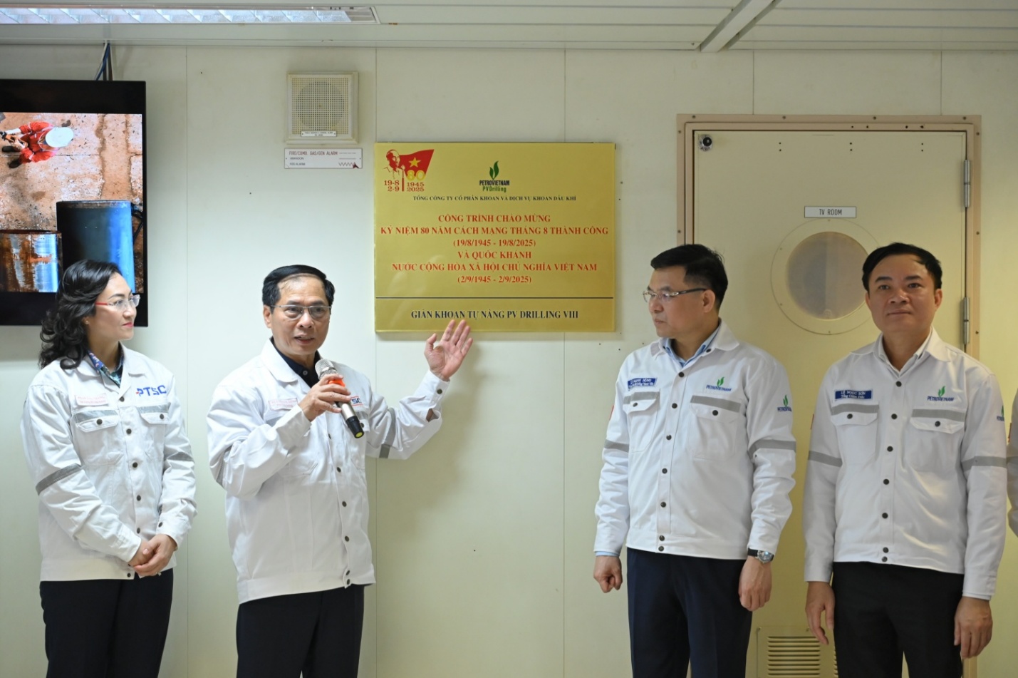Khoa học c&ocirc;ng nghệ - ch&igrave;a kh&oacute;a đưa Petrovietnam vững bước v&agrave;o kỷ nguy&ecirc;n mới- Ảnh 2.