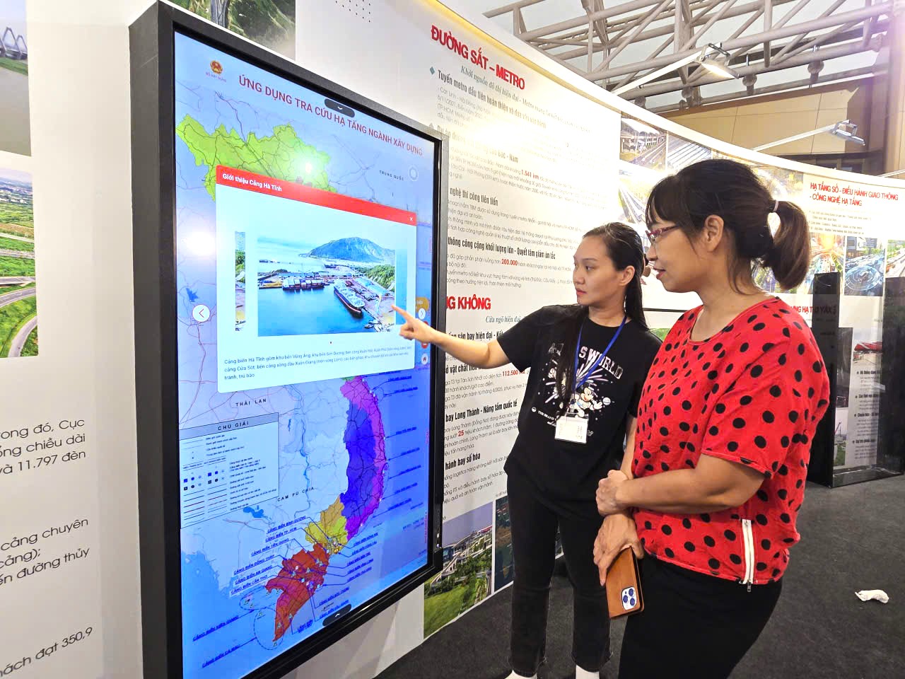 Tự h&agrave;o được g&oacute;p sức cho triển l&atilde;m trưng b&agrave;y th&agrave;nh tựu 80 năm của ng&agrave;nh X&acirc;y dựng- Ảnh 14.