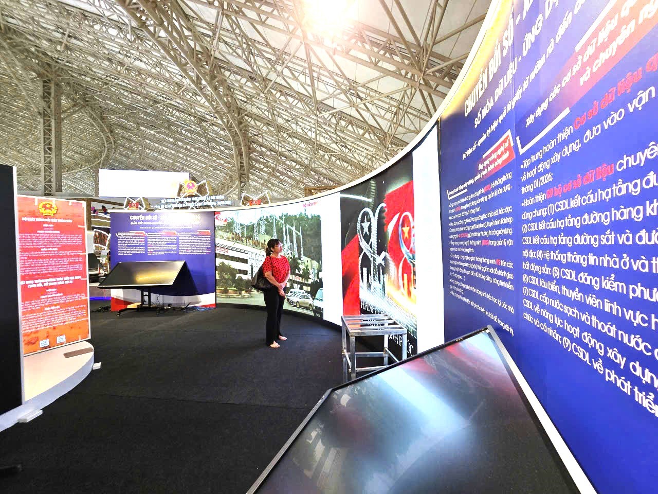 Tự h&agrave;o được g&oacute;p sức cho triển l&atilde;m trưng b&agrave;y th&agrave;nh tựu 80 năm của ng&agrave;nh X&acirc;y dựng- Ảnh 5.