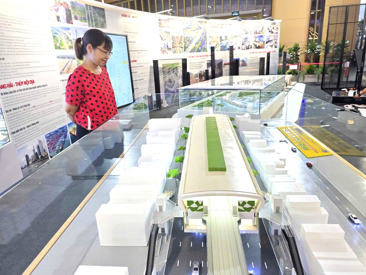 Tự h&agrave;o được g&oacute;p sức cho triển l&atilde;m trưng b&agrave;y th&agrave;nh tựu 80 năm của ng&agrave;nh X&acirc;y dựng- Ảnh 8.