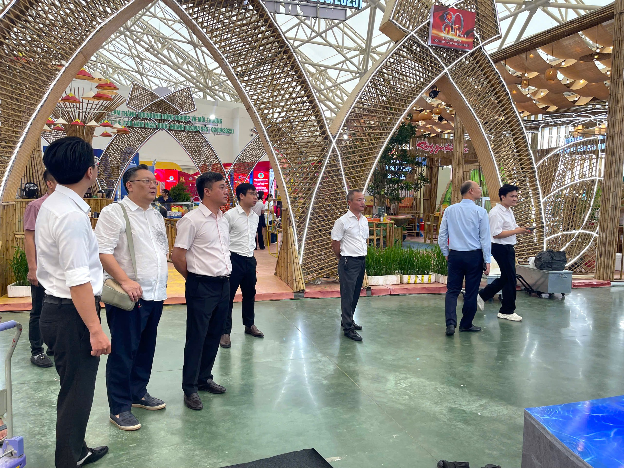 Tự h&agrave;o được g&oacute;p sức cho triển l&atilde;m trưng b&agrave;y th&agrave;nh tựu 80 năm của ng&agrave;nh X&acirc;y dựng- Ảnh 3.