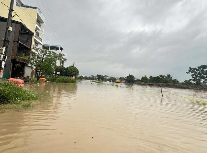H&agrave; Nội: V&ugrave;ng ven đ&ocirc; nước ngập trắng trời, ch&iacute;nh quyền chủ động hỗ trợ người d&acirc;n- Ảnh 4.