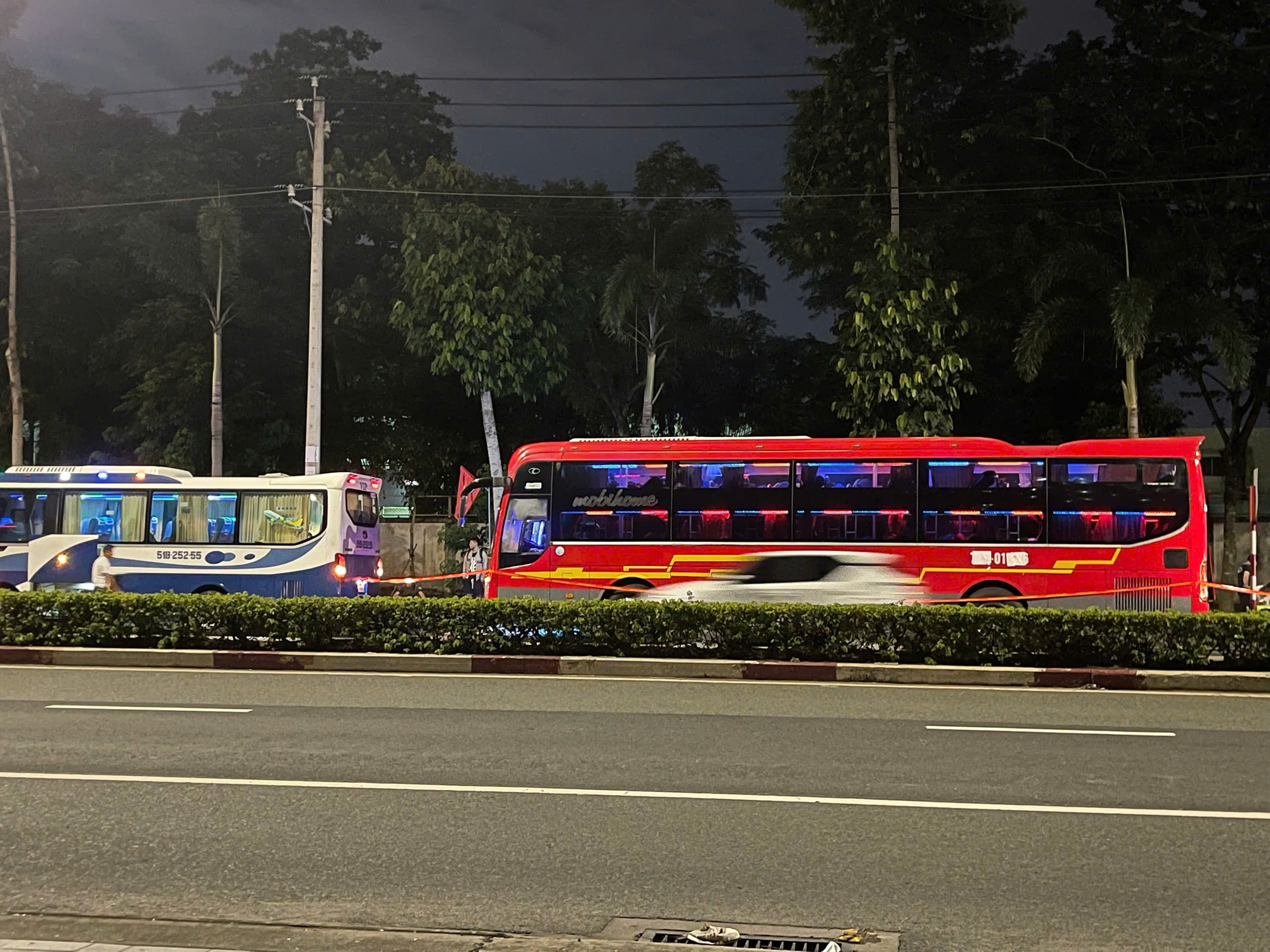 Người đ&agrave;n &ocirc;ng tử vong bất thường tr&ecirc;n xe kh&aacute;ch ở TP.HCM- Ảnh 2.