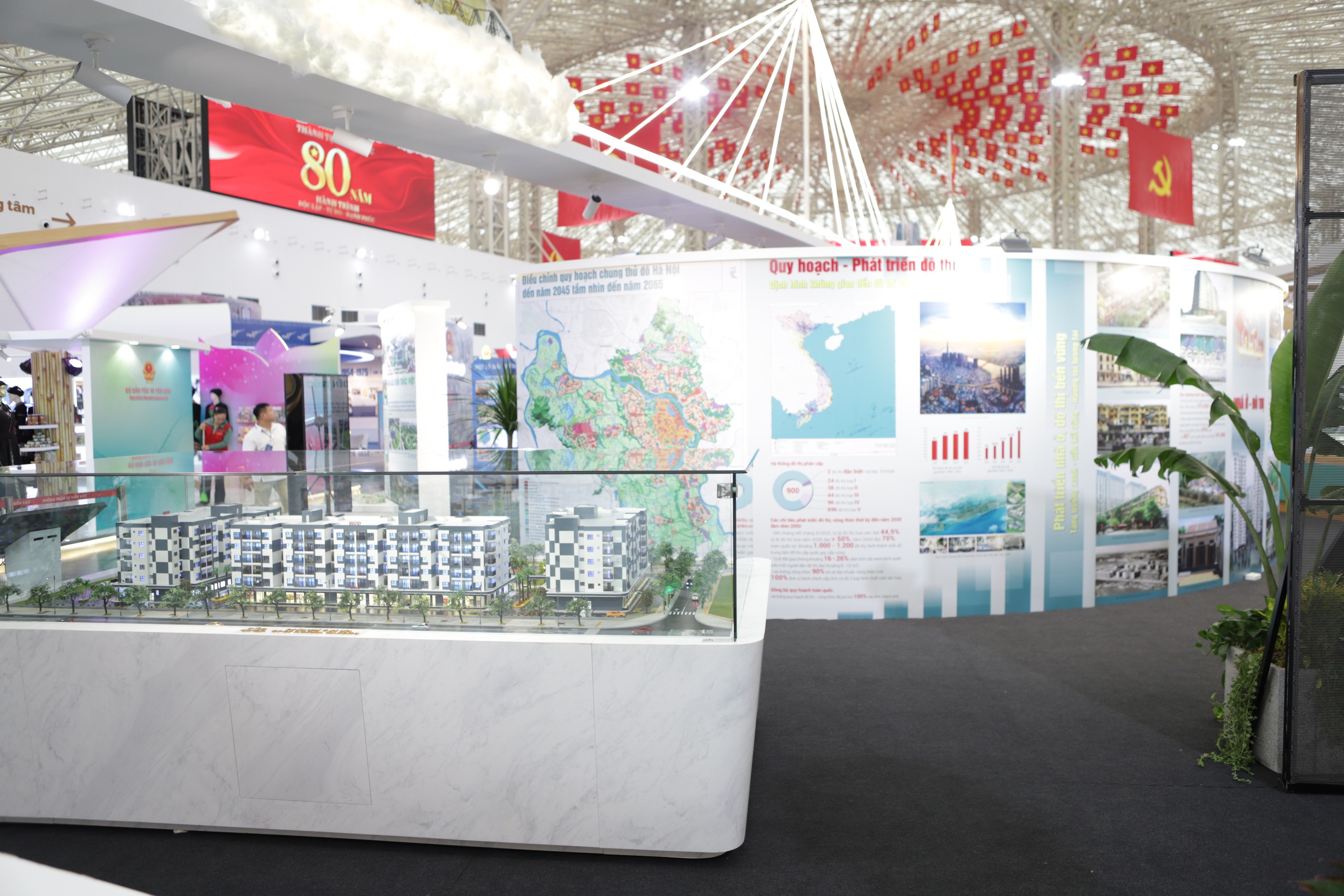 Ấn tượng kh&ocirc;ng gian trưng b&agrave;y th&agrave;nh tựu 80 năm ng&agrave;nh X&acirc;y dựng- Ảnh 8.