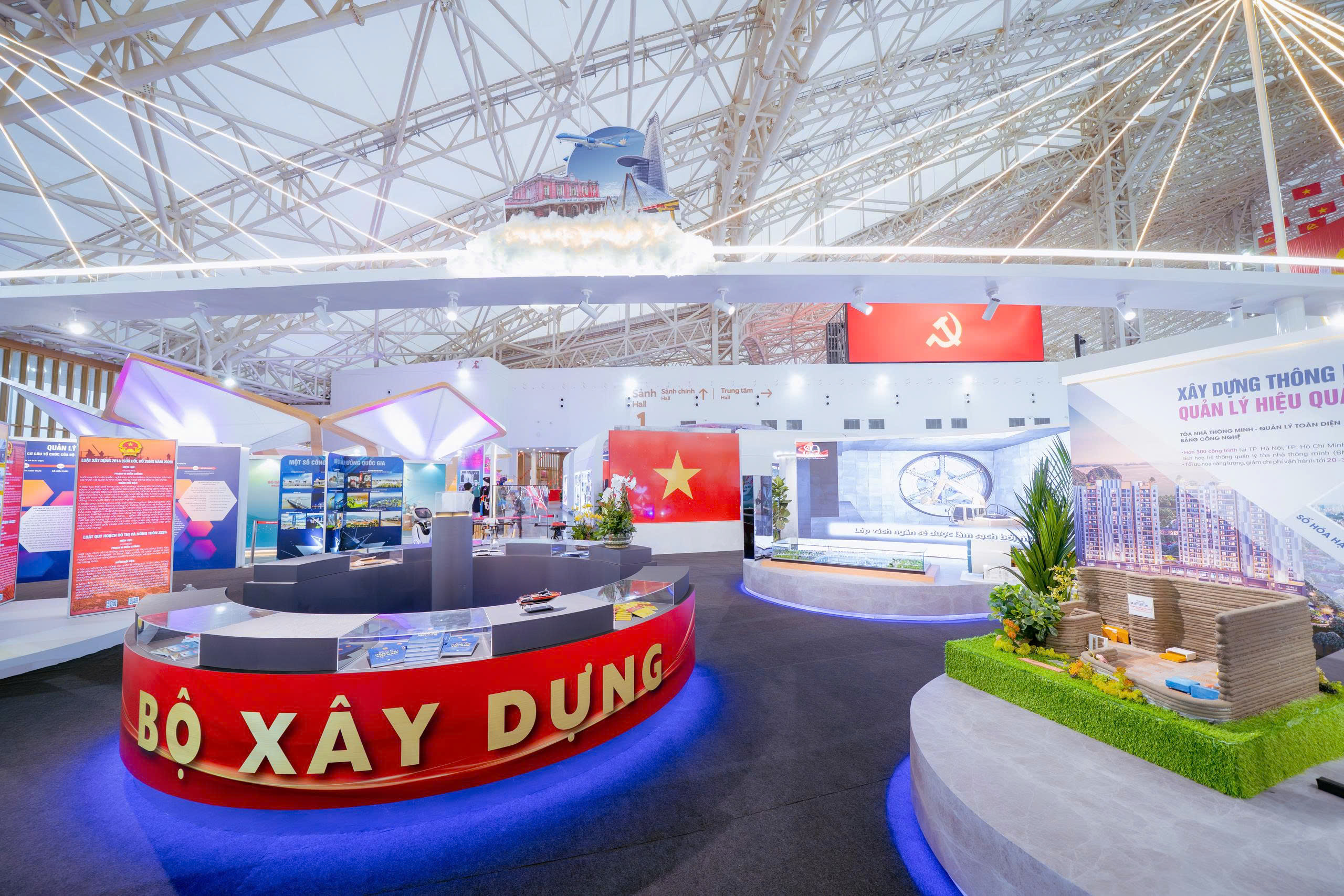 Ấn tượng kh&ocirc;ng gian trưng b&agrave;y th&agrave;nh tựu 80 năm ng&agrave;nh X&acirc;y dựng- Ảnh 2.