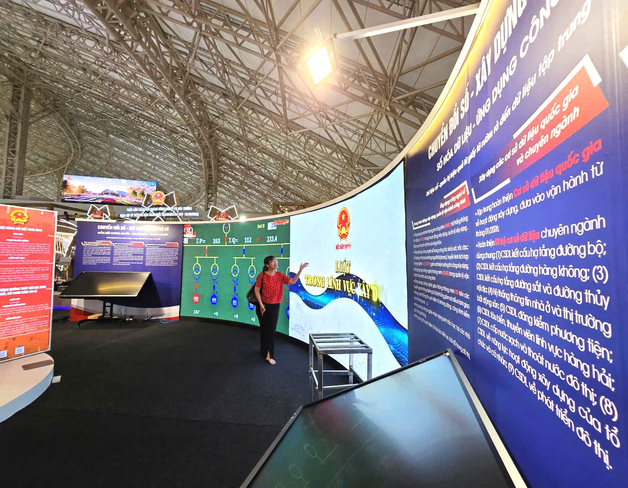 Ấn tượng kh&ocirc;ng gian trưng b&agrave;y th&agrave;nh tựu 80 năm ng&agrave;nh X&acirc;y dựng- Ảnh 10.