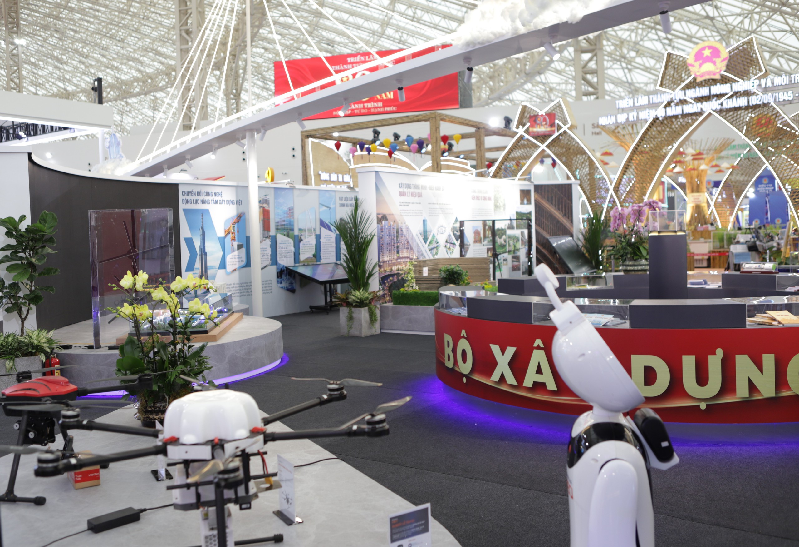 Ấn tượng kh&ocirc;ng gian trưng b&agrave;y th&agrave;nh tựu 80 năm ng&agrave;nh X&acirc;y dựng- Ảnh 13.