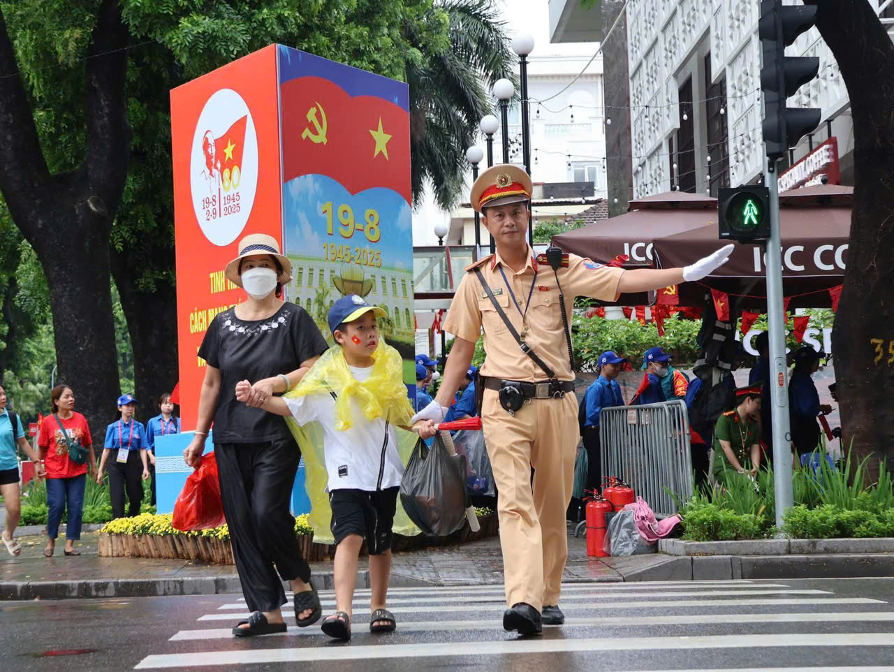 Những h&igrave;nh ảnh đẹp b&ecirc;n lề sơ duyệt diễu binh, diễu h&agrave;nh- Ảnh 3.