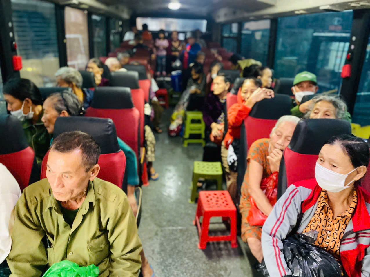 Chung tay khắc phục hậu quả, gi&uacute;p người d&acirc;n H&agrave; Tĩnh ổn định cuộc sống sau b&atilde;o số 5- Ảnh 3.