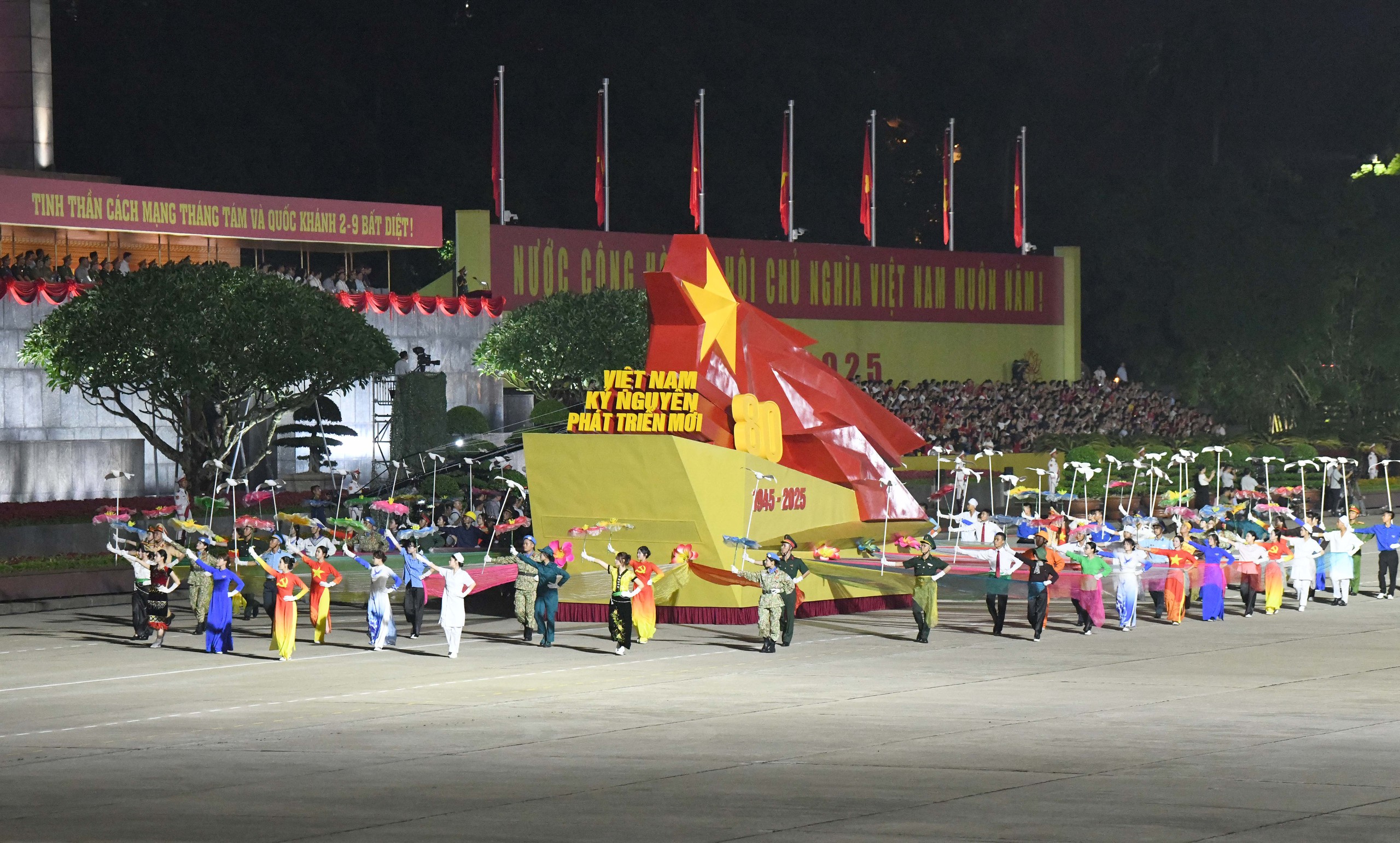 To&agrave;n cảnh xe tăng, kh&iacute; t&agrave;i, lực lượng h&ugrave;ng hậu diễu h&agrave;nh qua Quảng trường Ba Đ&igrave;nh- Ảnh 5.