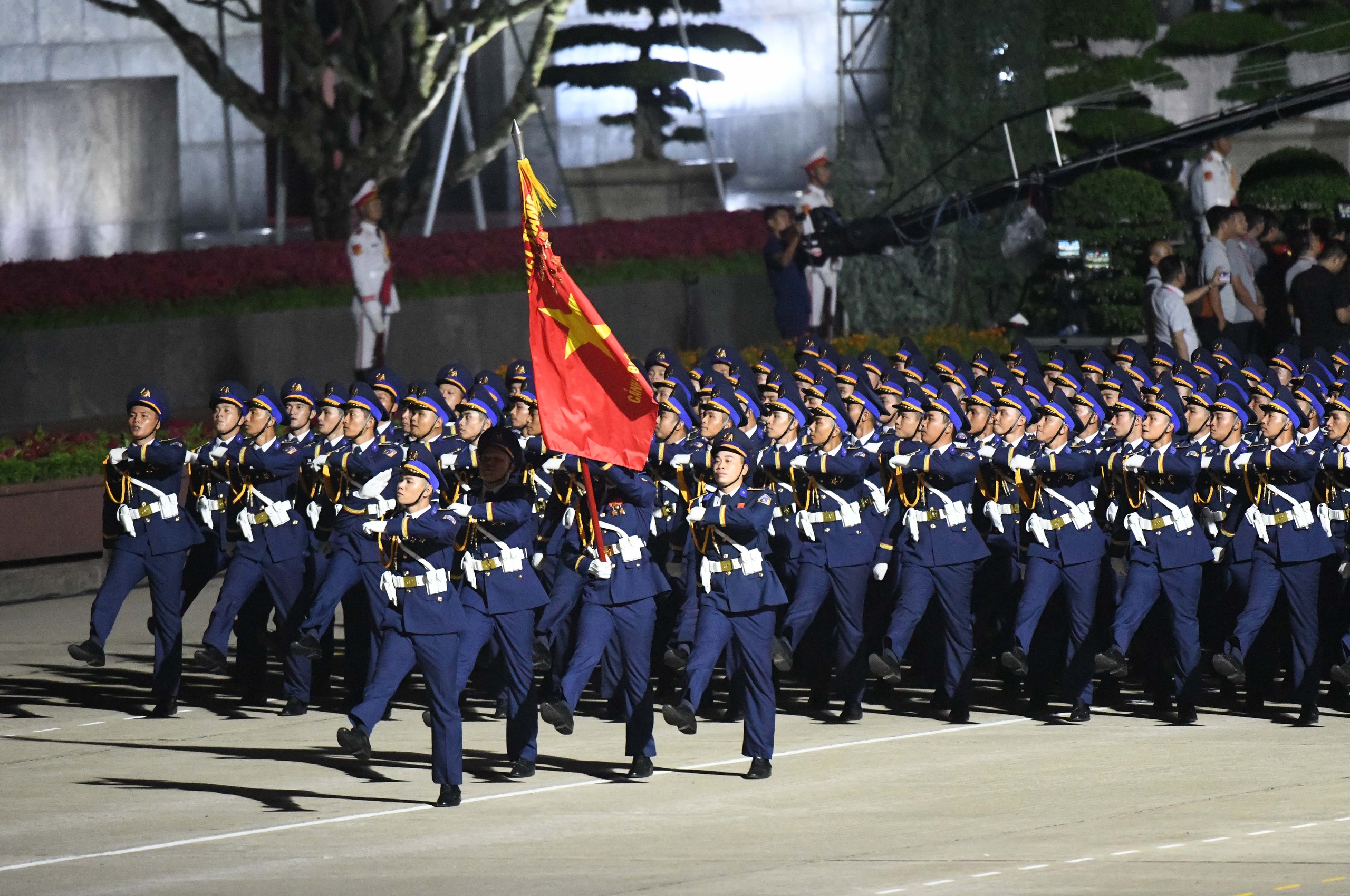 To&agrave;n cảnh xe tăng, kh&iacute; t&agrave;i, lực lượng h&ugrave;ng hậu diễu h&agrave;nh qua Quảng trường Ba Đ&igrave;nh- Ảnh 10.