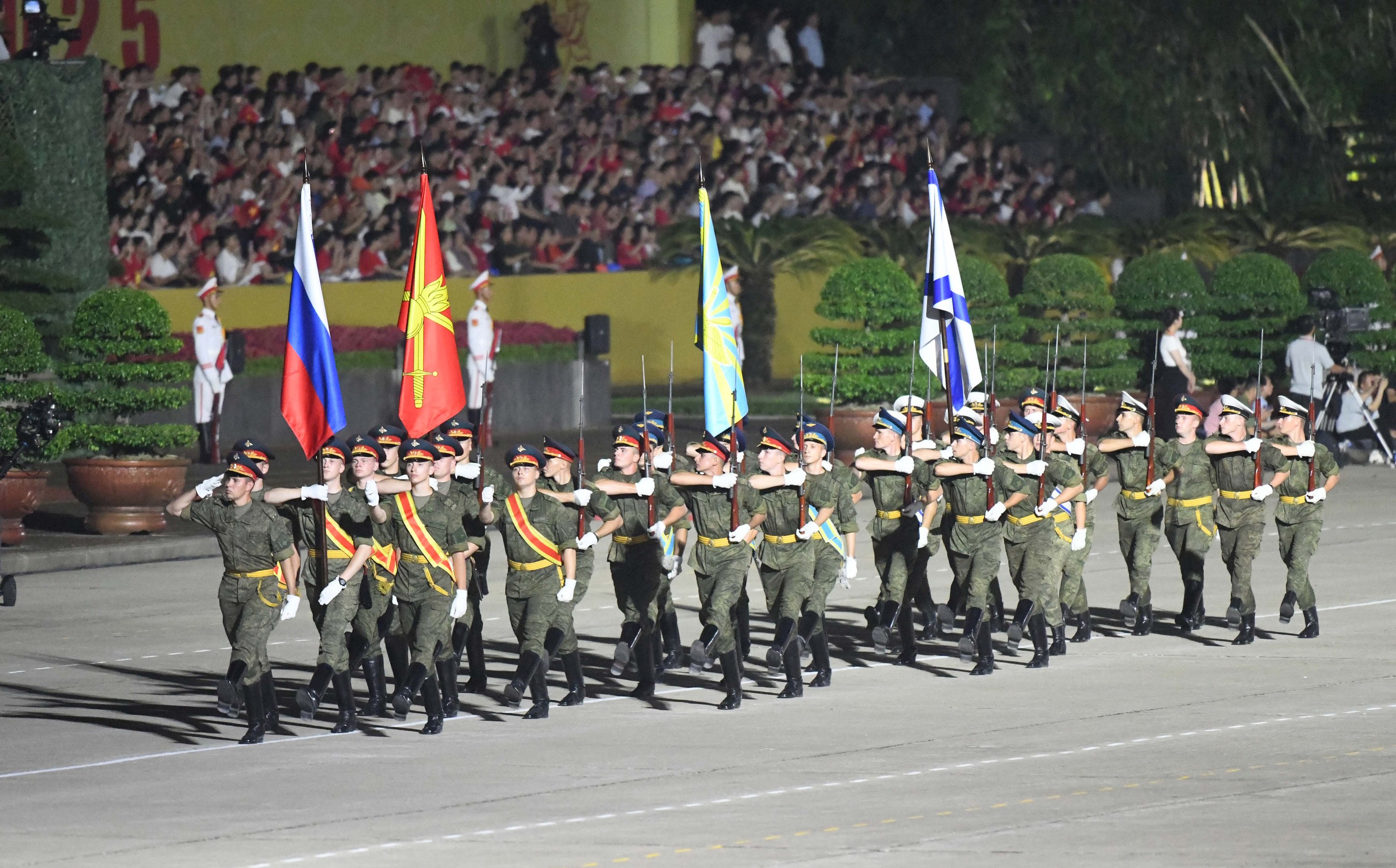 To&agrave;n cảnh xe tăng, kh&iacute; t&agrave;i, lực lượng h&ugrave;ng hậu diễu h&agrave;nh qua Quảng trường Ba Đ&igrave;nh- Ảnh 14.