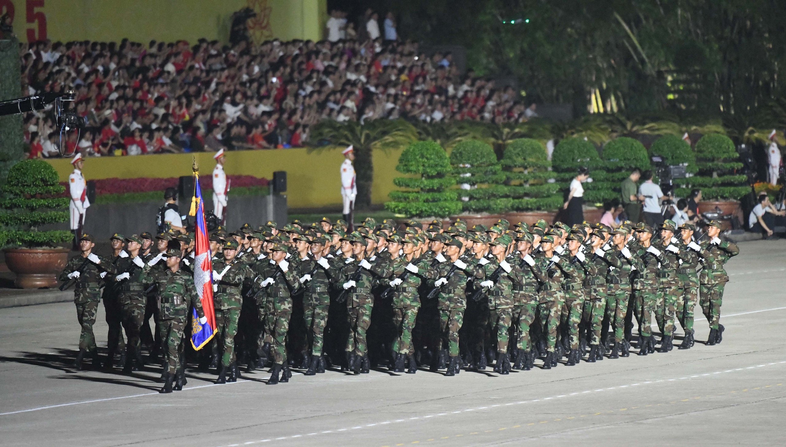 To&agrave;n cảnh xe tăng, kh&iacute; t&agrave;i, lực lượng h&ugrave;ng hậu diễu h&agrave;nh qua Quảng trường Ba Đ&igrave;nh- Ảnh 16.