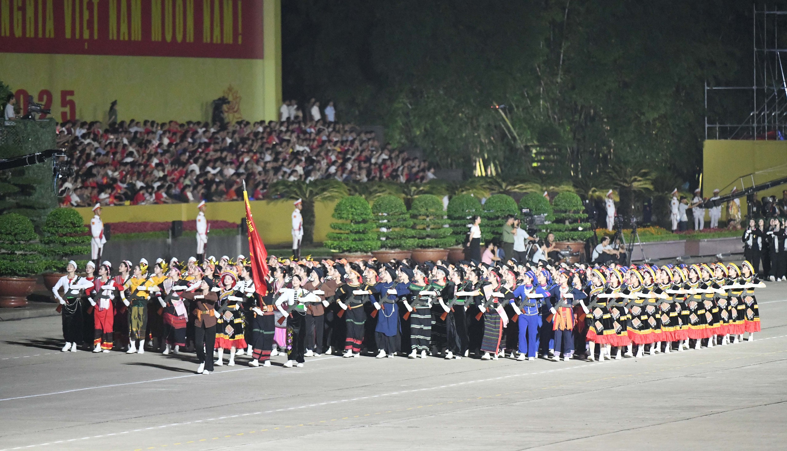 To&agrave;n cảnh xe tăng, kh&iacute; t&agrave;i, lực lượng h&ugrave;ng hậu diễu h&agrave;nh qua Quảng trường Ba Đ&igrave;nh- Ảnh 25.