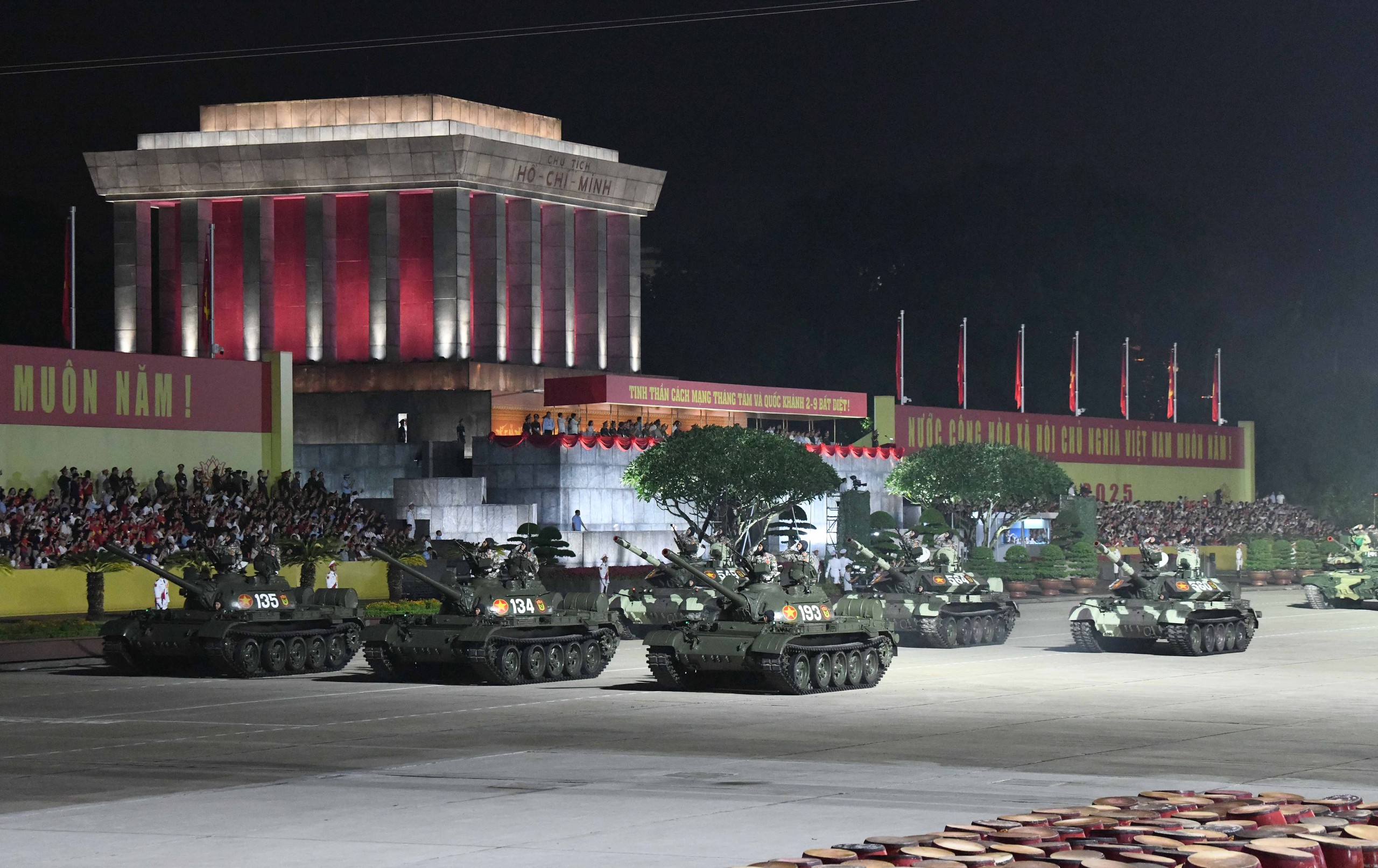 To&agrave;n cảnh xe tăng, kh&iacute; t&agrave;i, lực lượng h&ugrave;ng hậu diễu h&agrave;nh qua Quảng trường Ba Đ&igrave;nh- Ảnh 17.