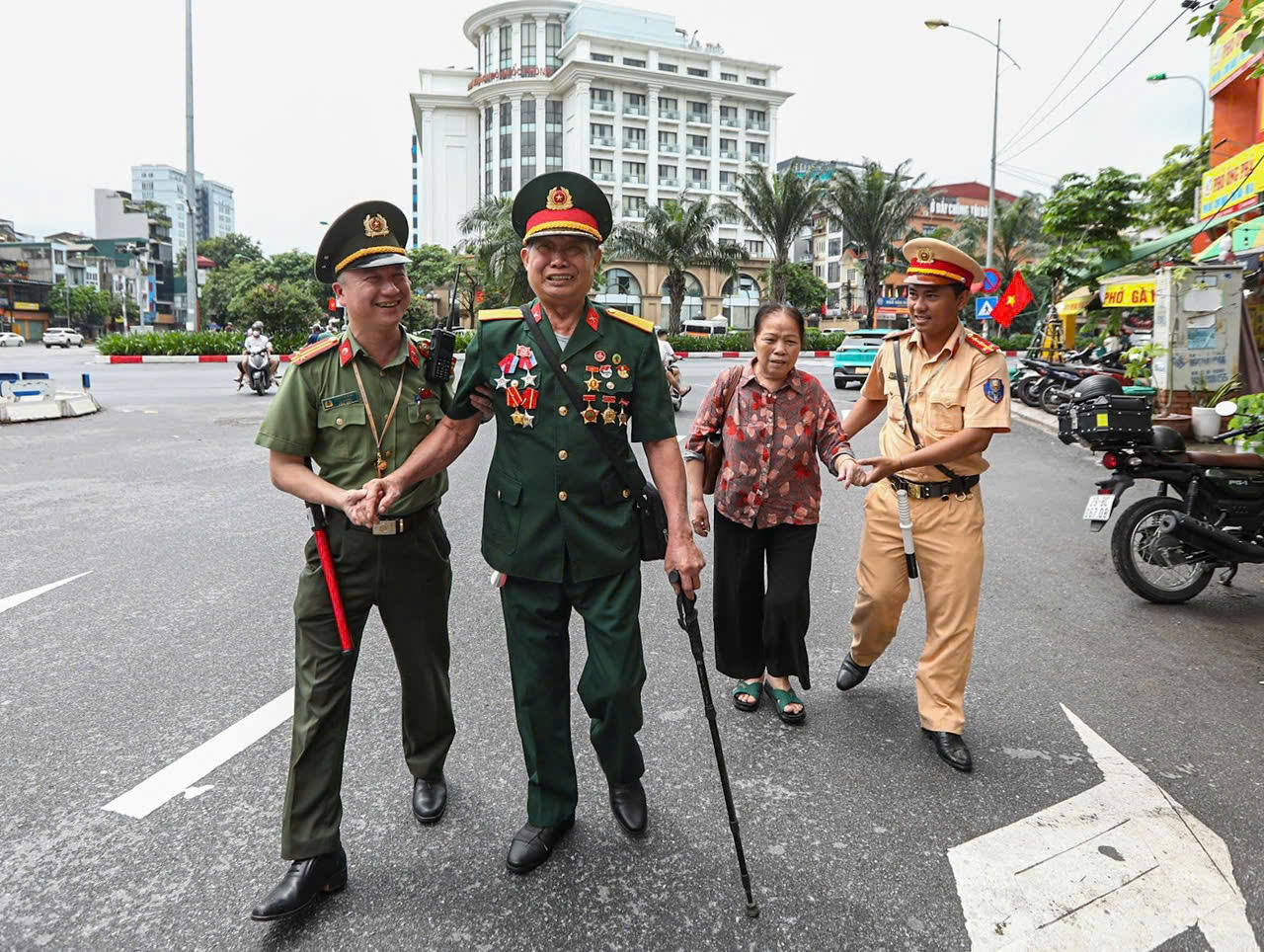 Những h&igrave;nh ảnh đẹp b&ecirc;n lề sơ duyệt diễu binh, diễu h&agrave;nh- Ảnh 4.