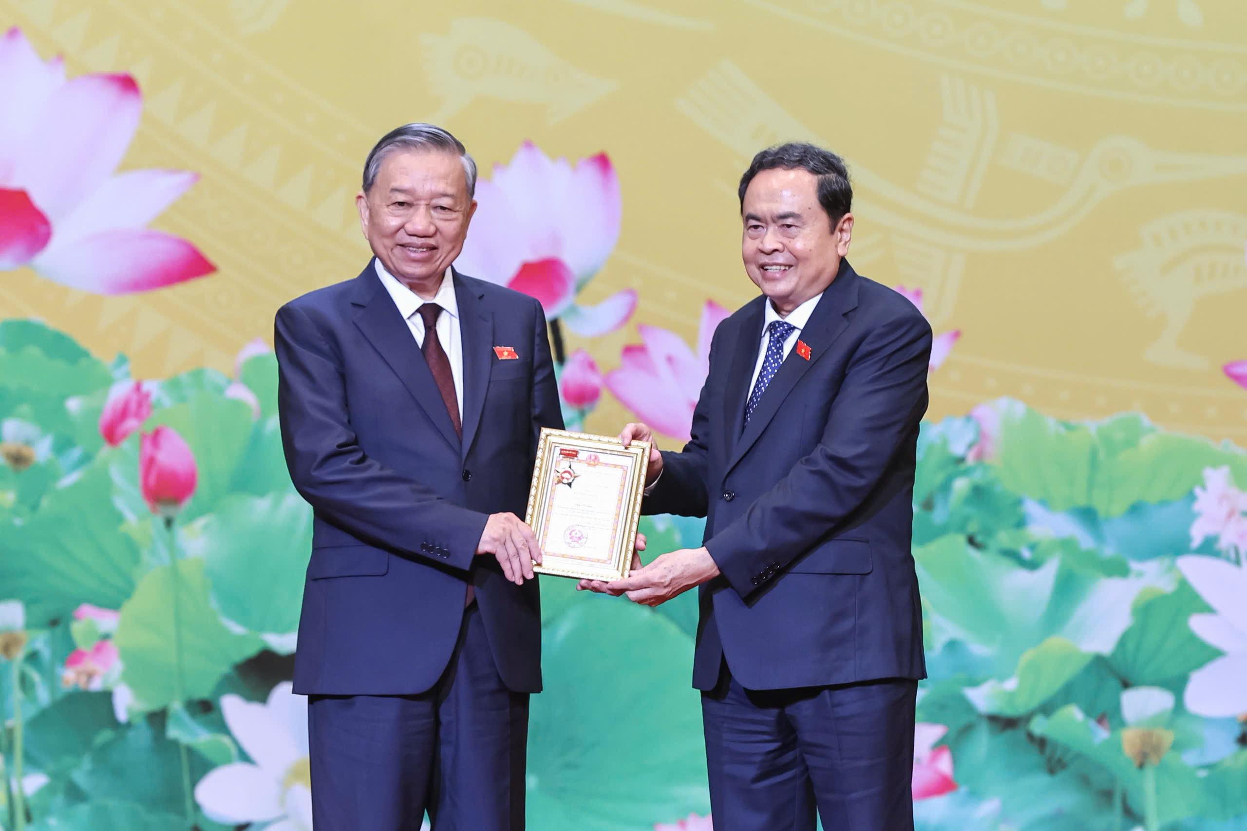 Quốc hội phải "mở đường, sửa đường" trên hành trình đưa đất nước đến hùng cường- Ảnh 7. Quốc hội phải "mở đường, sửa đường" trên hành trình đưa đất nước đến hùng cường- Ảnh 7.