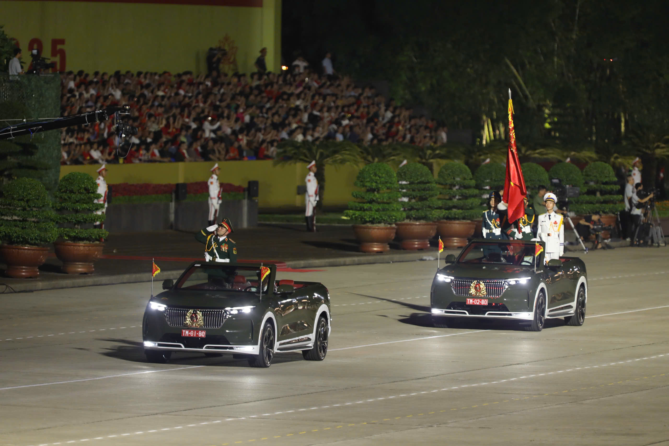 To&agrave;n cảnh xe tăng, kh&iacute; t&agrave;i, lực lượng h&ugrave;ng hậu diễu h&agrave;nh qua Quảng trường Ba Đ&igrave;nh- Ảnh 7.