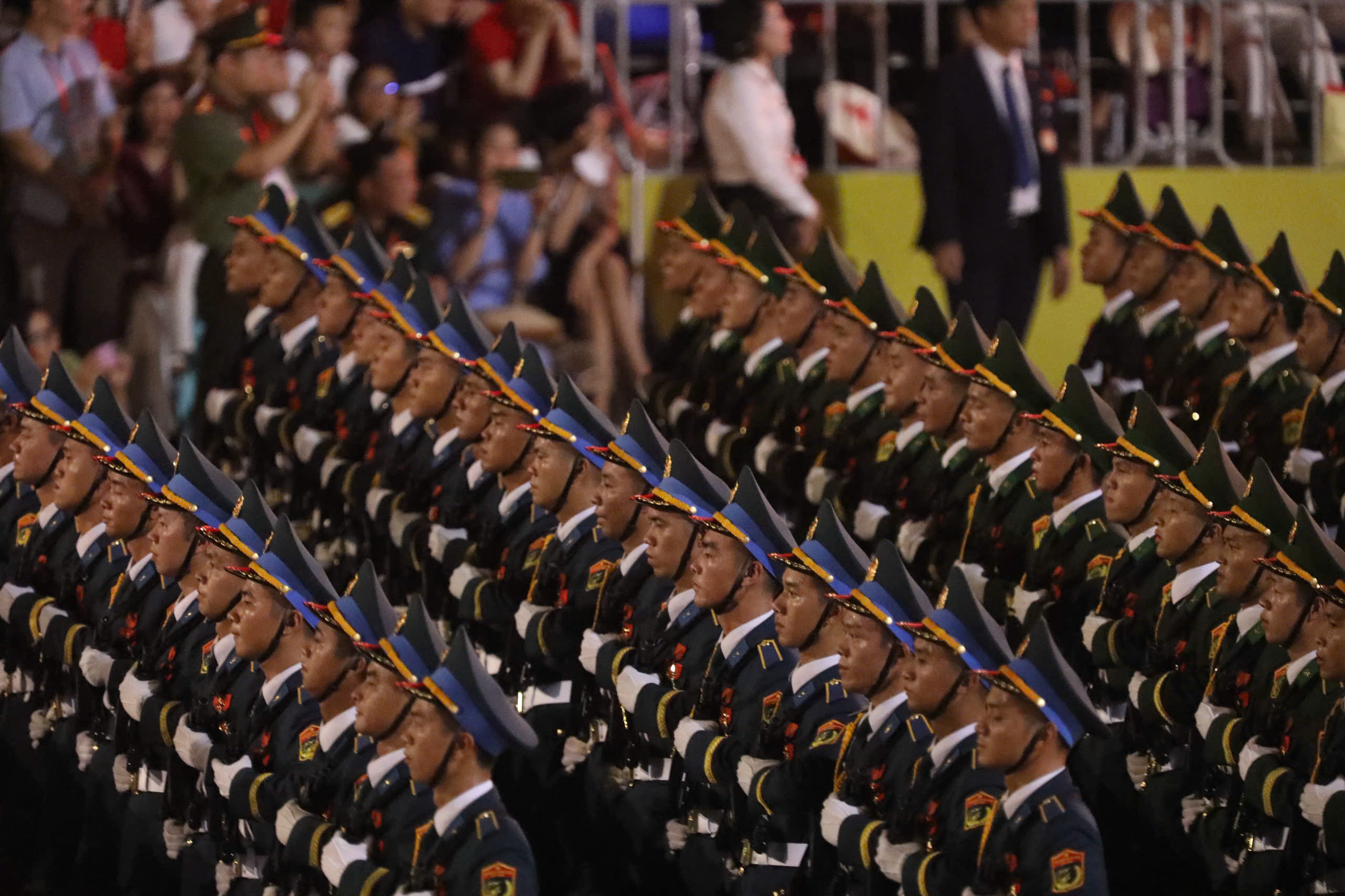 To&agrave;n cảnh xe tăng, kh&iacute; t&agrave;i, lực lượng h&ugrave;ng hậu diễu h&agrave;nh qua Quảng trường Ba Đ&igrave;nh- Ảnh 12.