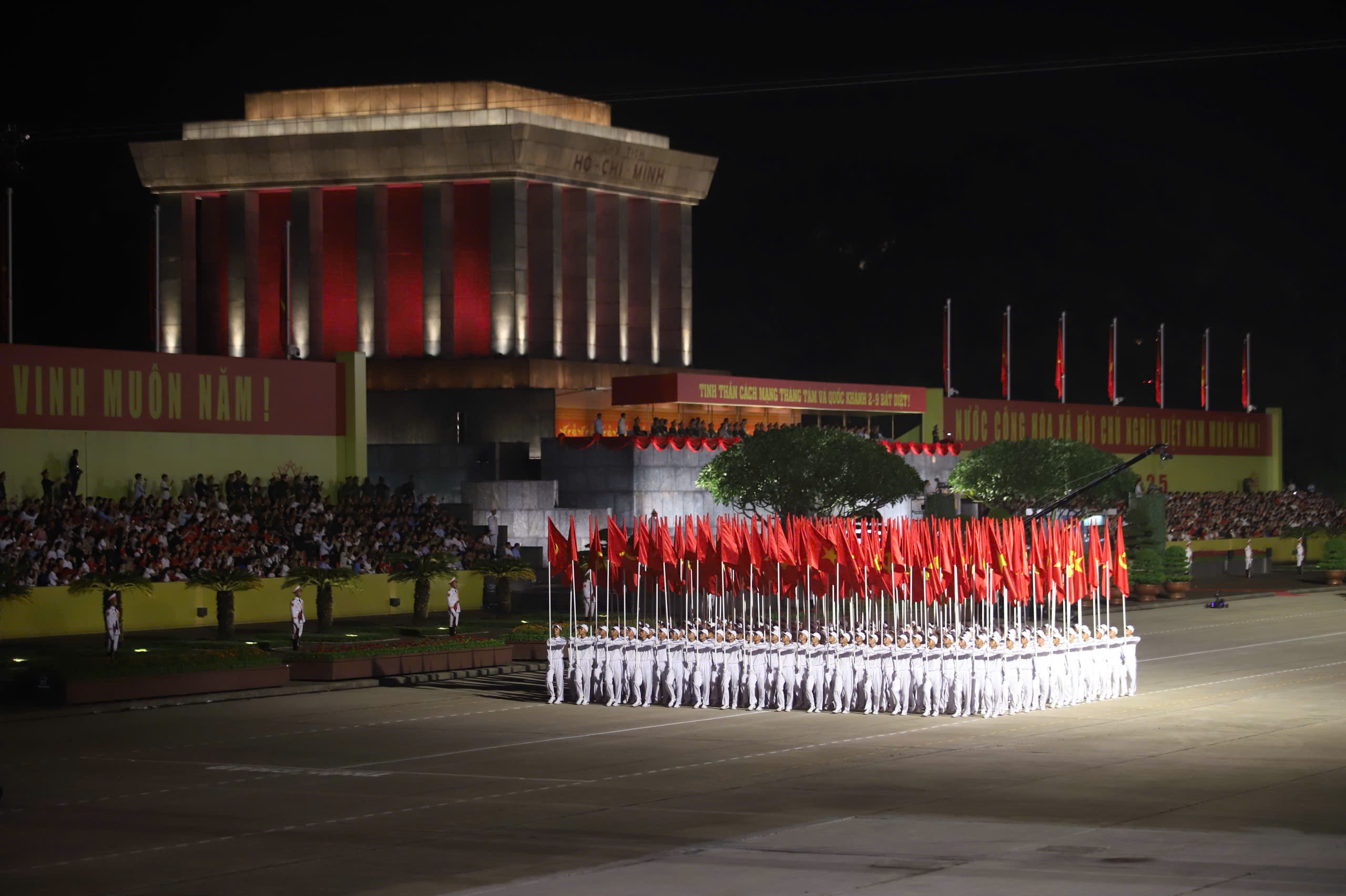 To&agrave;n cảnh xe tăng, kh&iacute; t&agrave;i, lực lượng h&ugrave;ng hậu diễu h&agrave;nh qua Quảng trường Ba Đ&igrave;nh- Ảnh 6.