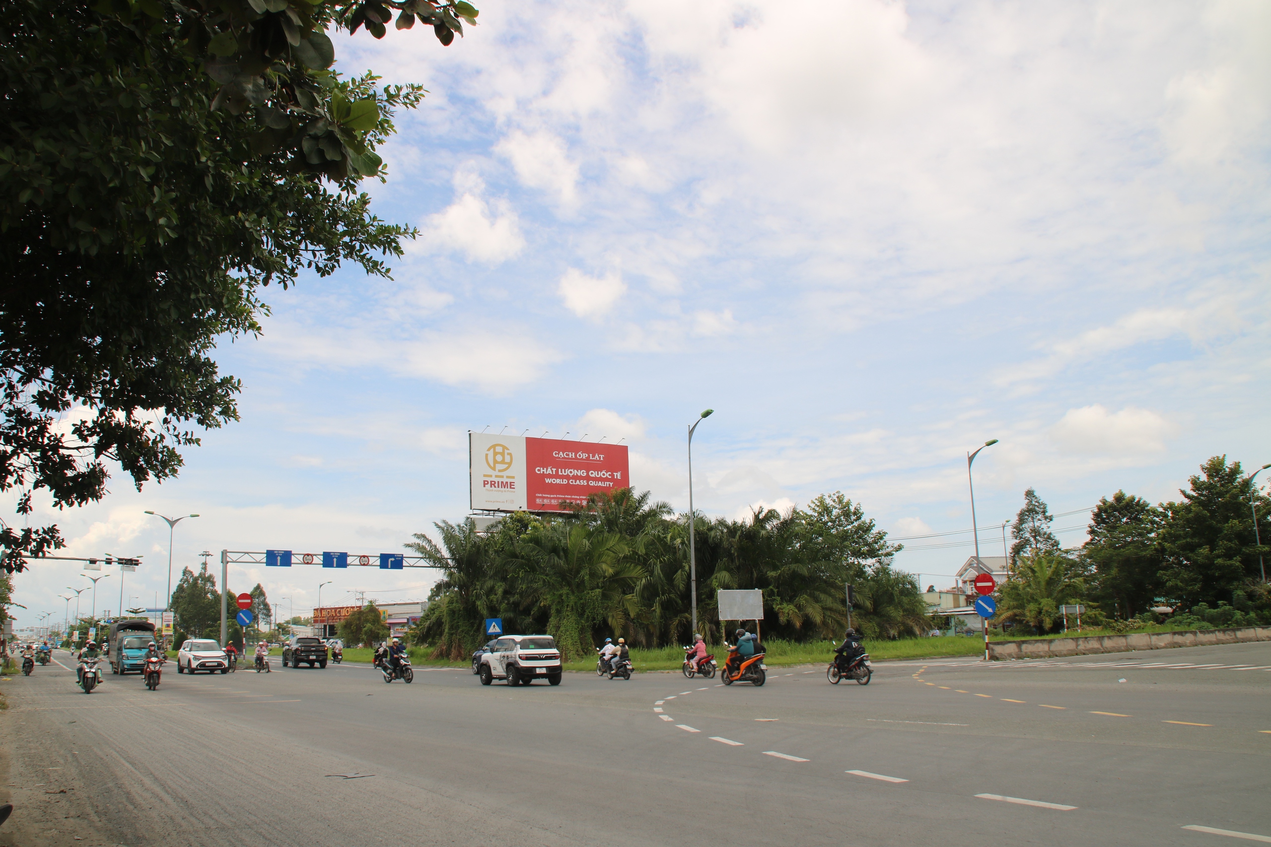 Cần Thơ: Th&iacute; điểm l&agrave;n xe kh&ocirc;ng dừng tại cụm n&uacute;t giao cửa ng&otilde; th&agrave;nh phố- Ảnh 2.