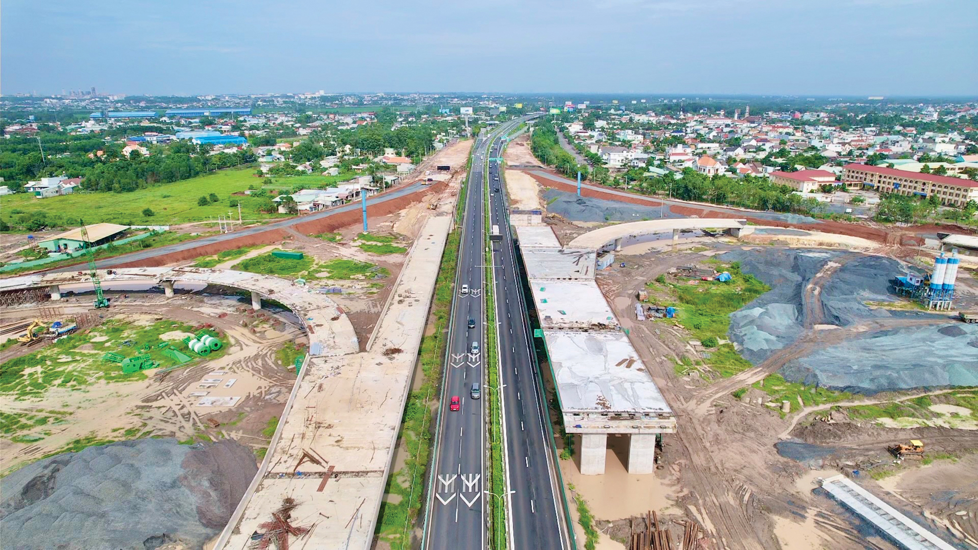 Đua nước r&uacute;t tr&ecirc;n đại c&ocirc;ng trường s&acirc;n bay Long Th&agrave;nh- Ảnh 3.