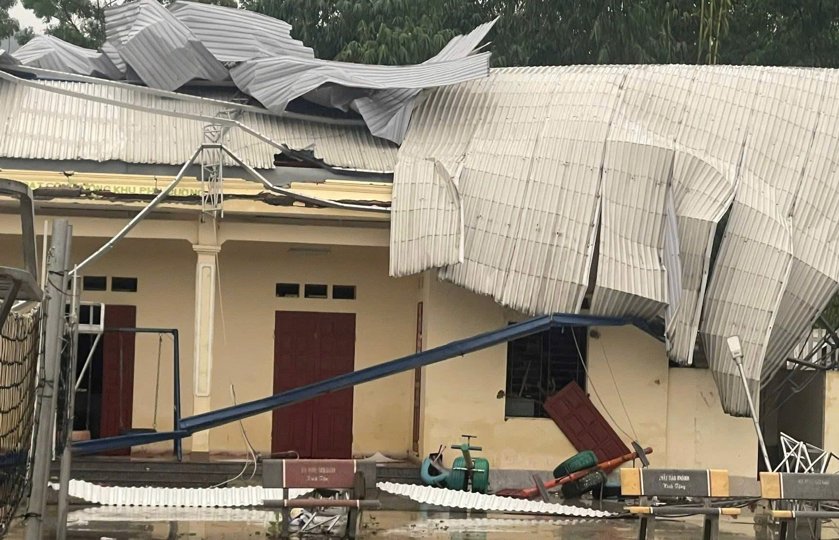 Ảnh hưởng nặng từ cơn bão số 5, đến 27/8 Phú Thọ còn phải sơ tán dân- Ảnh 4. Ảnh hưởng nặng từ cơn bão số 5, đến 27/8 Phú Thọ còn phải sơ tán dân- Ảnh 4.