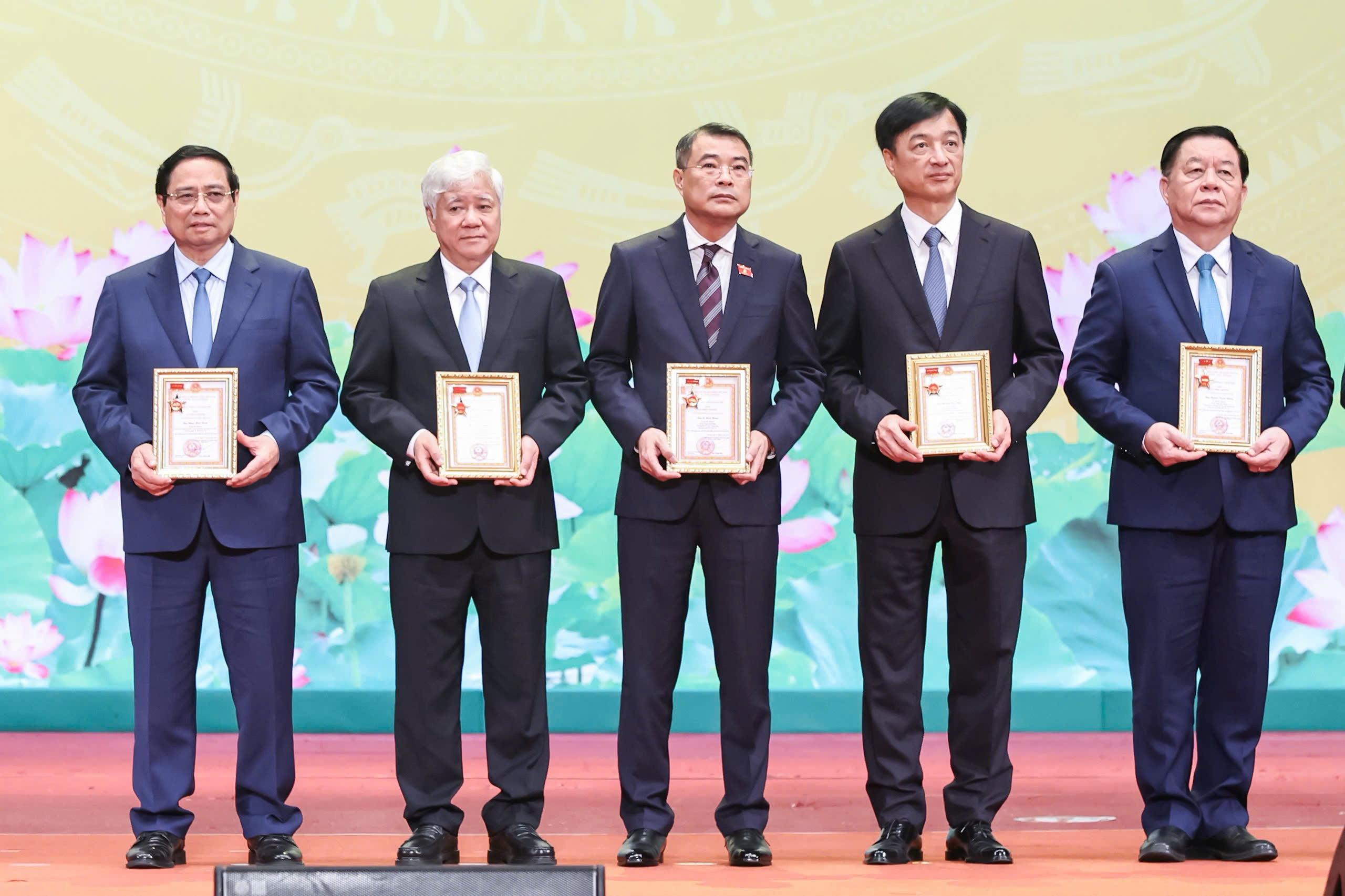 Quốc hội phải "mở đường, sửa đường" trên hành trình đưa đất nước đến hùng cường- Ảnh 8. Quốc hội phải "mở đường, sửa đường" trên hành trình đưa đất nước đến hùng cường- Ảnh 8.