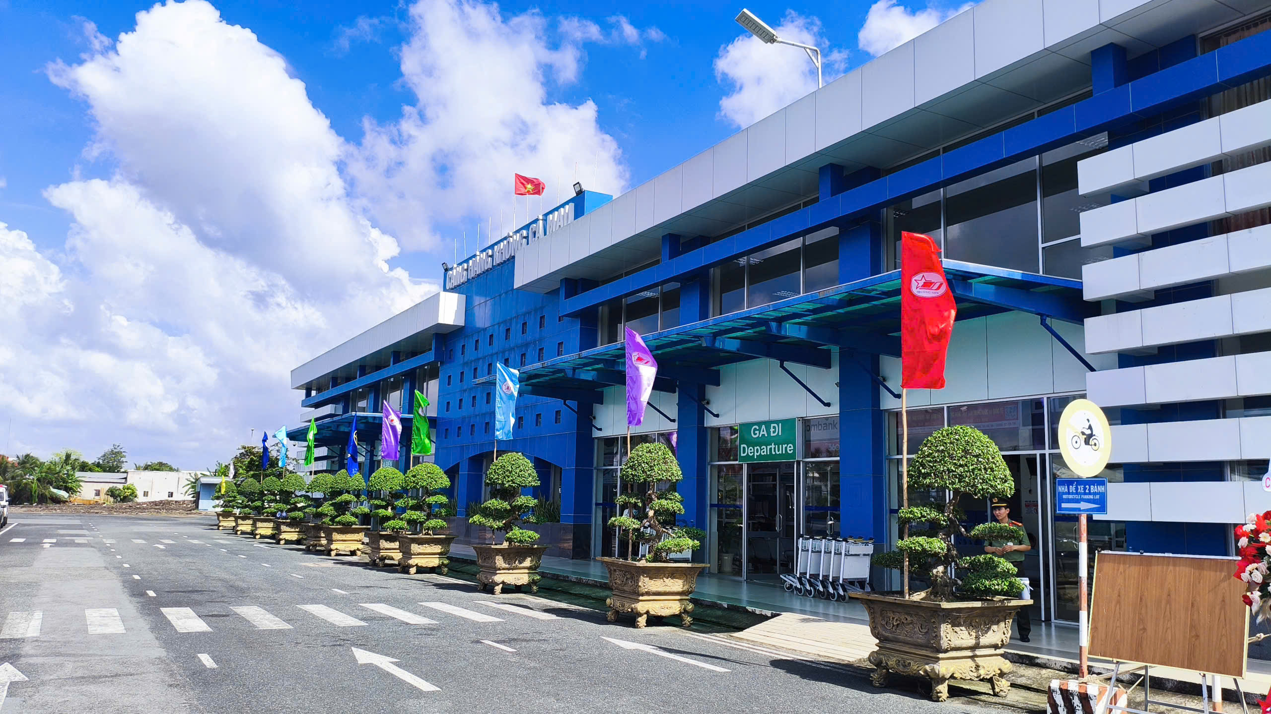 Siết chặt an ninh s&acirc;n bay C&agrave; Mau, ngăn chặn chiếu đ&egrave;n laser, thả diều- Ảnh 2.