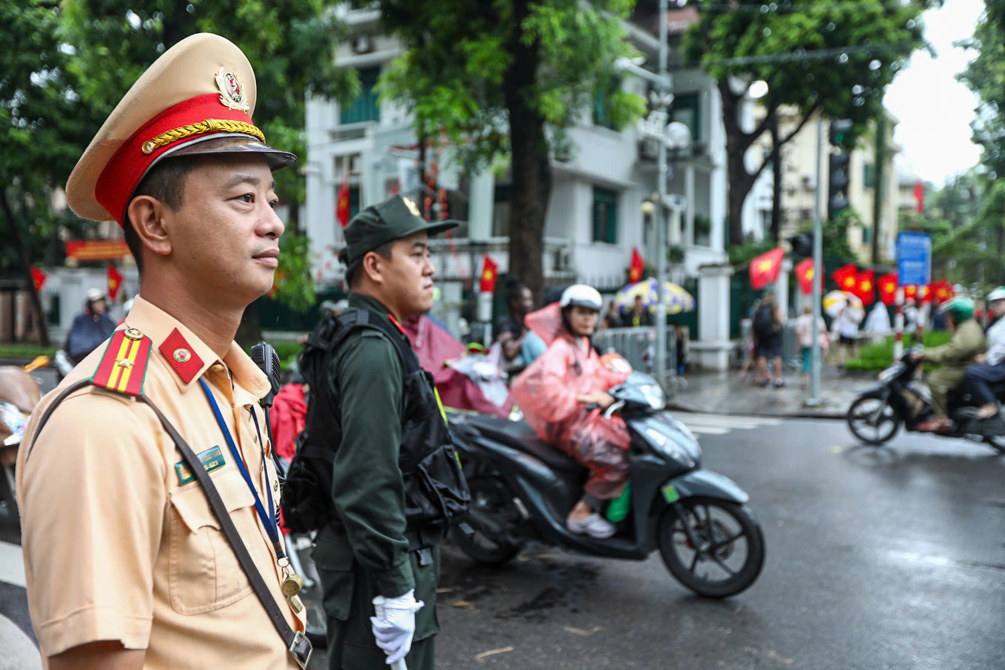 H&agrave; Nội: Xử l&yacute; đối tượng th&aacute;ch thức cảnh s&aacute;t, g&acirc;y rối tại chốt bảo vệ Lễ kỷ niệm Quốc kh&aacute;nh- Ảnh 2.