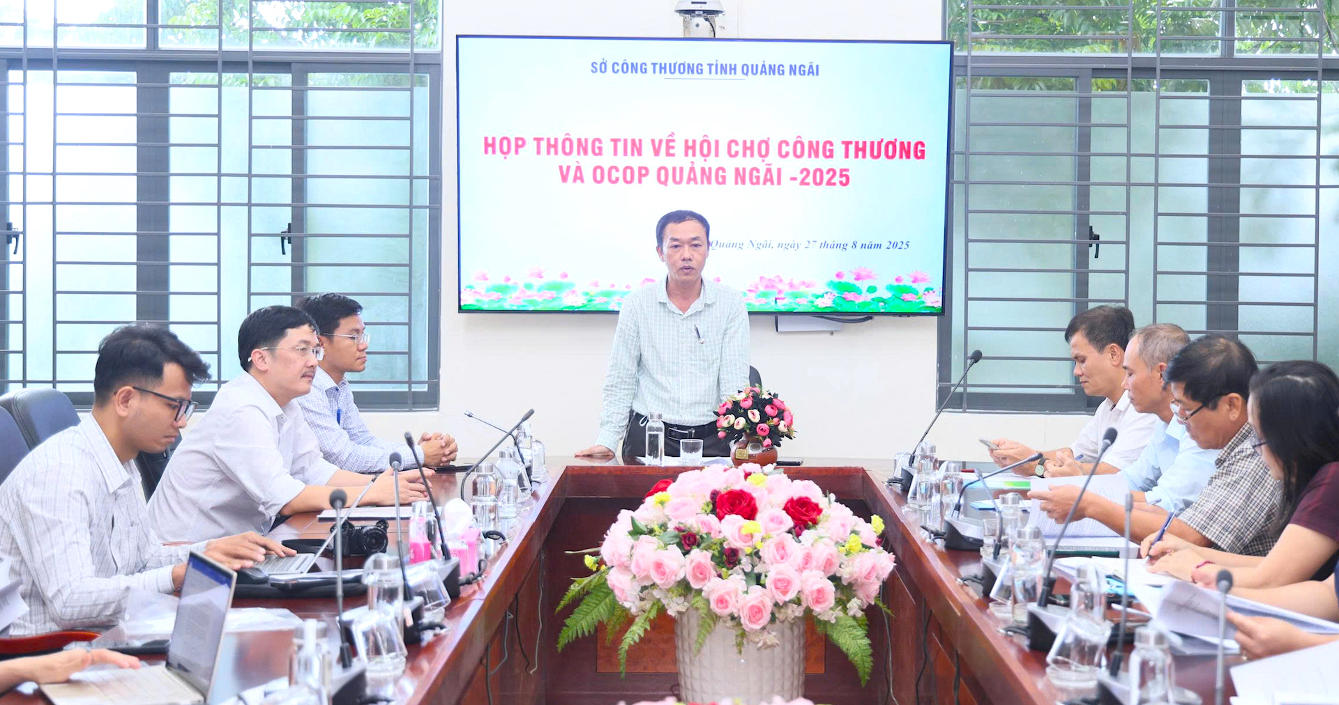 Quảng Ngãi hướng dẫn người dân cách phân biệt hàng giả tại hội chợ- Ảnh 1. Quảng Ngãi hướng dẫn người dân cách phân biệt hàng giả tại hội chợ- Ảnh 1.