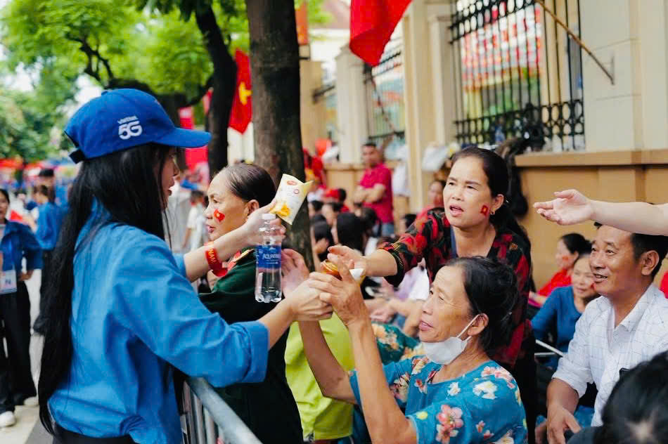 Những h&igrave;nh ảnh đẹp b&ecirc;n lề sơ duyệt diễu binh, diễu h&agrave;nh- Ảnh 7.