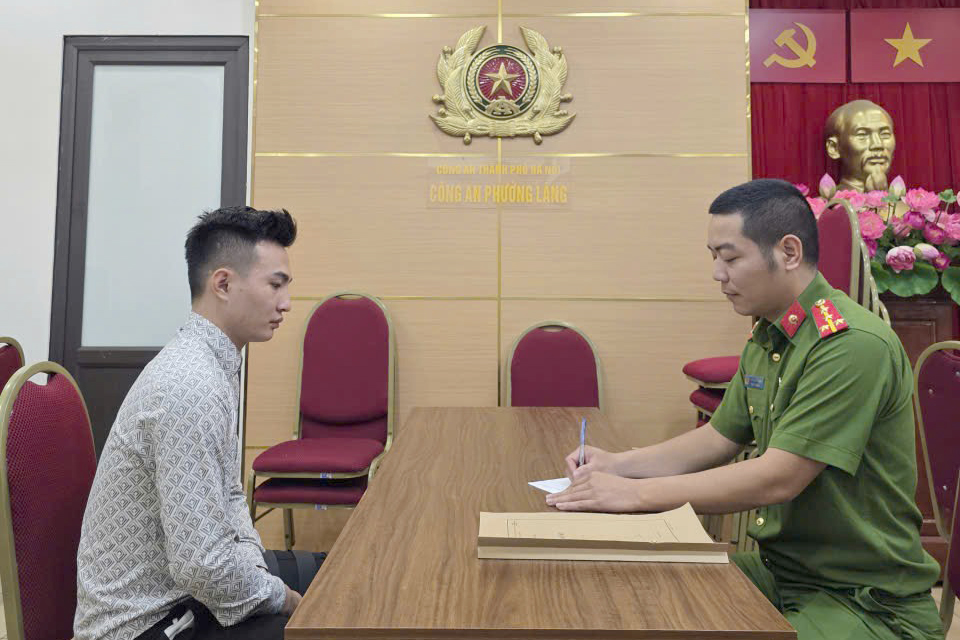 H&agrave; Nội: Tạm giữ một "ma men" t&ocirc;ng ng&atilde; cảnh s&aacute;t tại chốt bảo vệ lễ Quốc kh&aacute;nh 2/9- Ảnh 1.