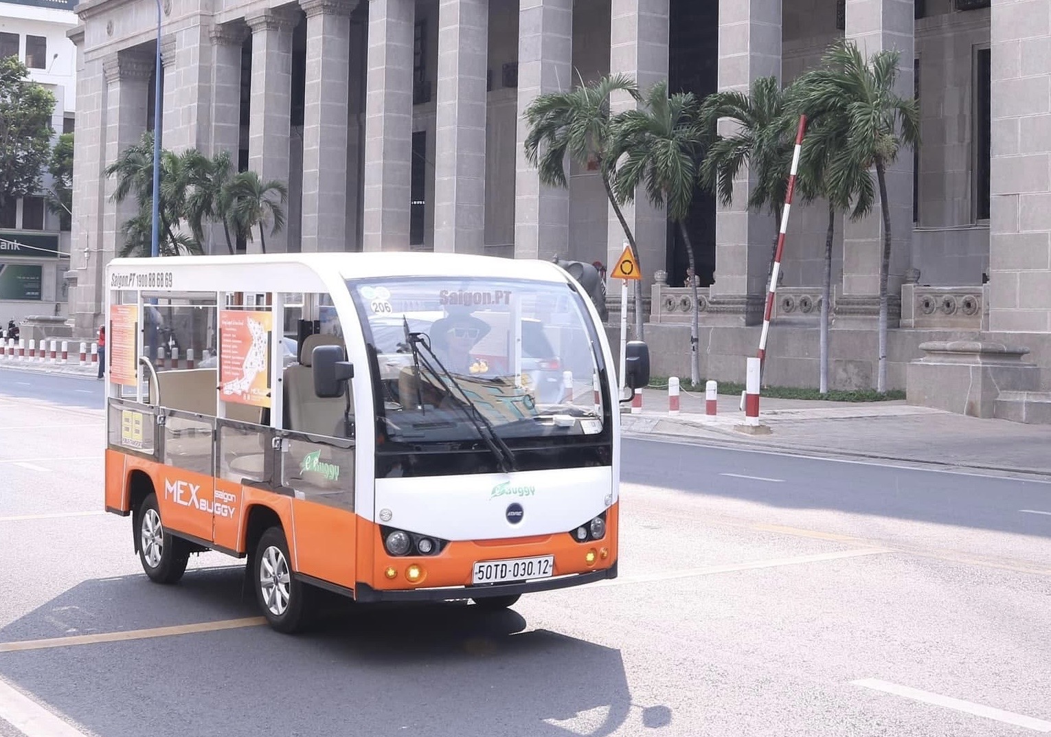 TP.HCM t&igrave;m c&aacute;ch gỡ kh&oacute; cho xe điện bốn b&aacute;nh phục vụ du lịch đ&atilde; &ldquo;đắp chiếu&rdquo; 2 th&aacute;ng- Ảnh 1.