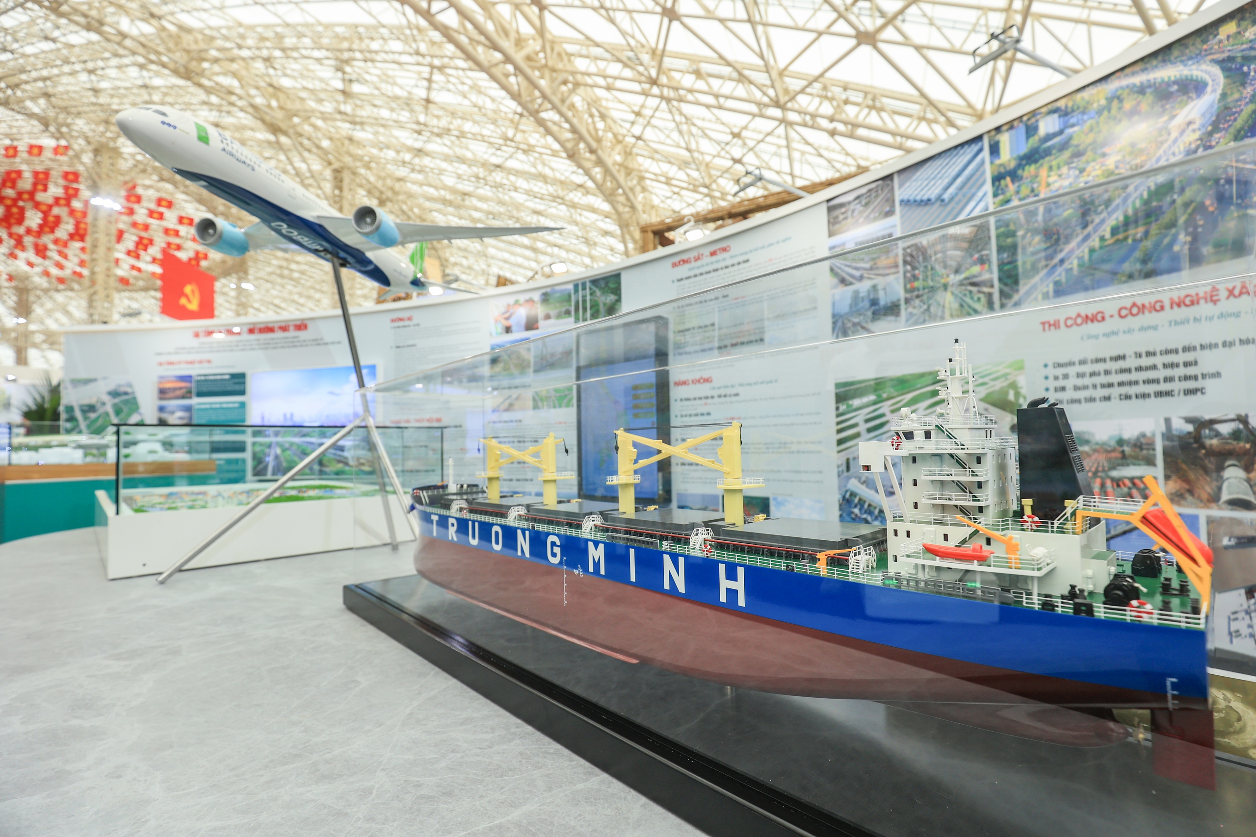 Bộ trưởng Trần Hồng Minh thăm không gian trưng bày thành tựu 80 năm Bộ Xây dựng- Ảnh 17. Bộ trưởng Trần Hồng Minh thăm không gian trưng bày thành tựu 80 năm Bộ Xây dựng- Ảnh 17.