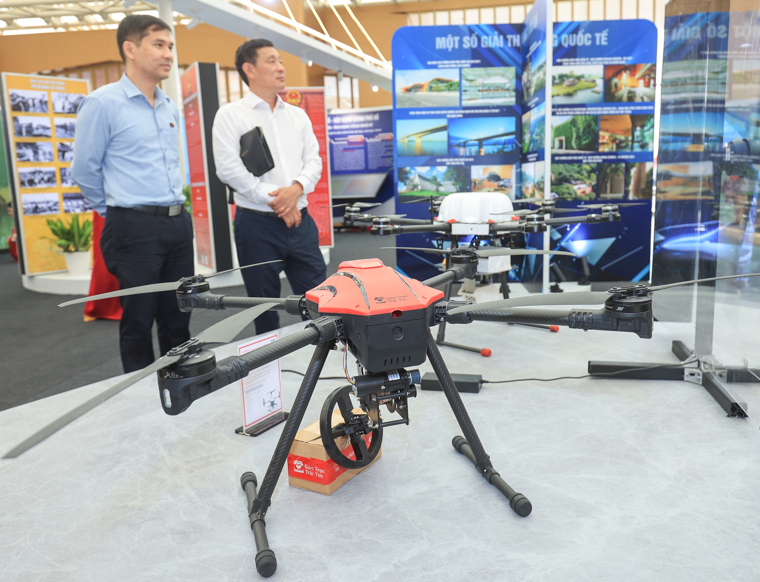 Bộ trưởng Trần Hồng Minh thăm không gian trưng bày thành tựu 80 năm Bộ Xây dựng- Ảnh 15. Bộ trưởng Trần Hồng Minh thăm không gian trưng bày thành tựu 80 năm Bộ Xây dựng- Ảnh 15.