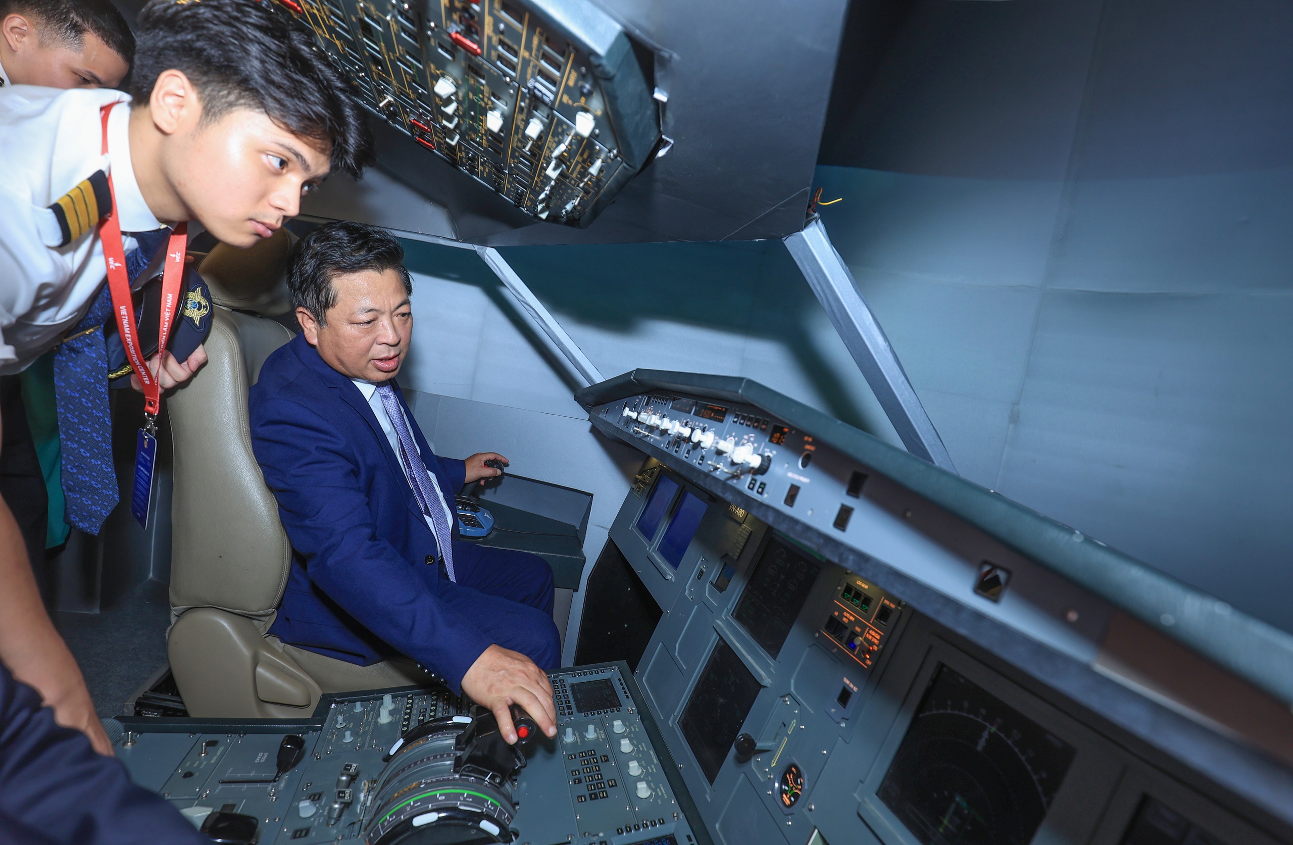 Bộ trưởng Trần Hồng Minh thăm không gian trưng bày thành tựu 80 năm Bộ Xây dựng- Ảnh 6. Bộ trưởng Trần Hồng Minh thăm không gian trưng bày thành tựu 80 năm Bộ Xây dựng- Ảnh 6.