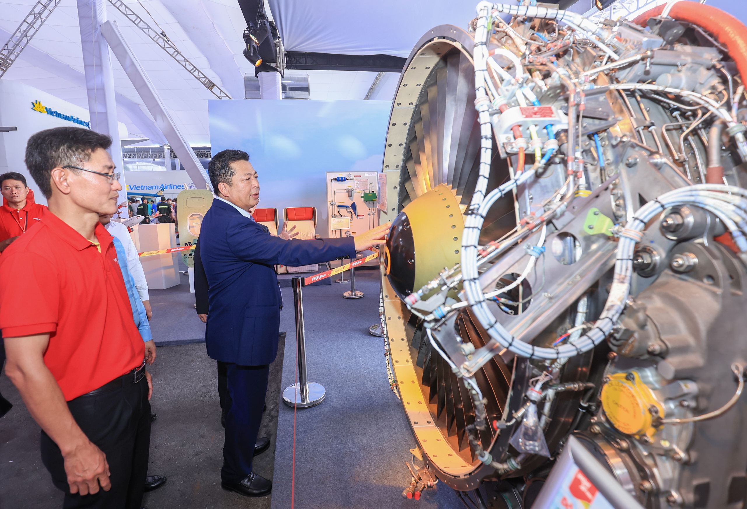 Bộ trưởng Trần Hồng Minh thăm không gian trưng bày thành tựu 80 năm Bộ Xây dựng- Ảnh 7. Bộ trưởng Trần Hồng Minh thăm không gian trưng bày thành tựu 80 năm Bộ Xây dựng- Ảnh 7.