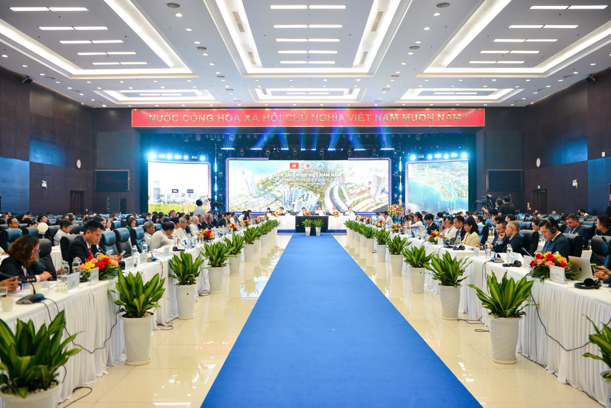 Vietcombank v&agrave; Đ&agrave; Nẵng hợp t&aacute;c ph&aacute;t triển dịch vụ tại Trung t&acirc;m T&agrave;i ch&iacute;nh Quốc tế Việt Nam- Ảnh 5.