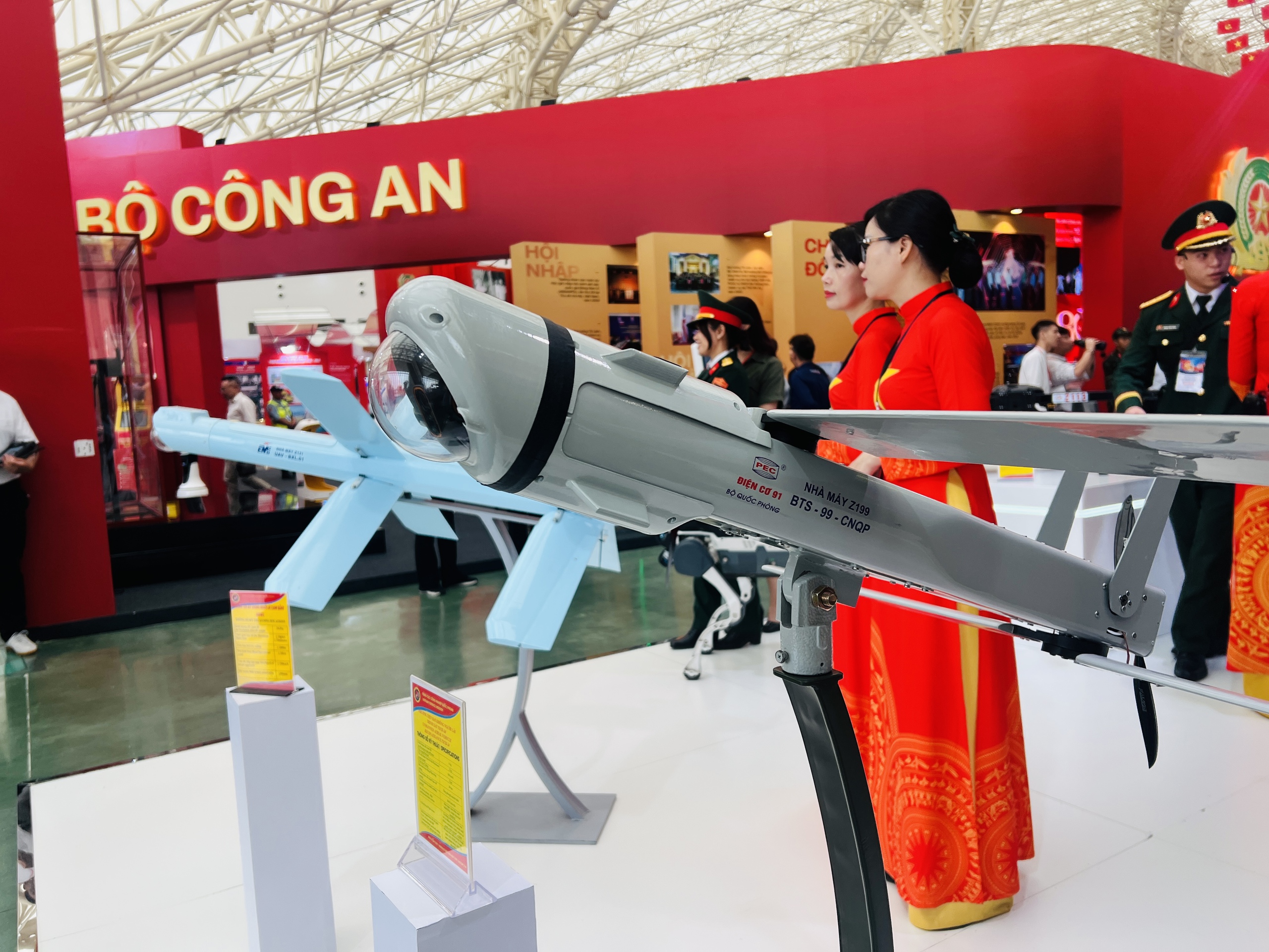 Tận mắt chi&ecirc;m ngưỡng d&agrave;n vũ kh&iacute;, kh&iacute; t&agrave;i hiện đại tại Triển l&atilde;m Th&agrave;nh tựu đất nước 80 năm- Ảnh 3.