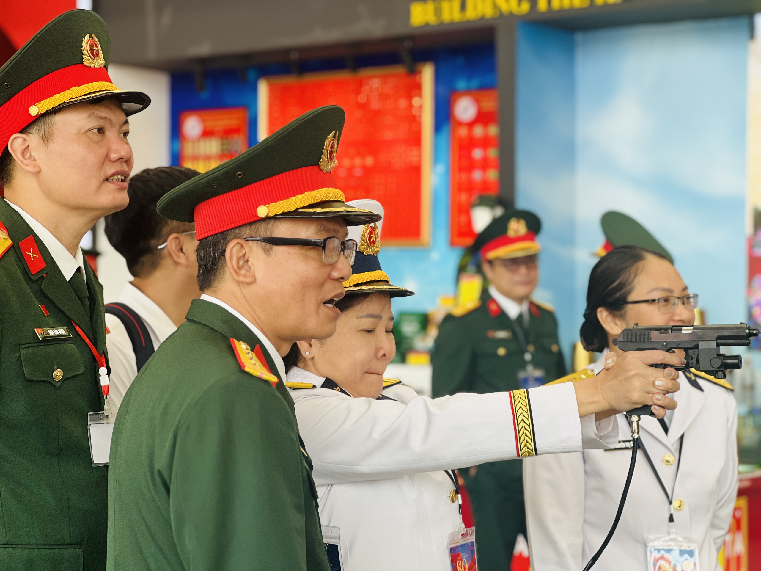Tận mắt chi&ecirc;m ngưỡng d&agrave;n vũ kh&iacute;, kh&iacute; t&agrave;i hiện đại tại Triển l&atilde;m Th&agrave;nh tựu đất nước 80 năm- Ảnh 9.