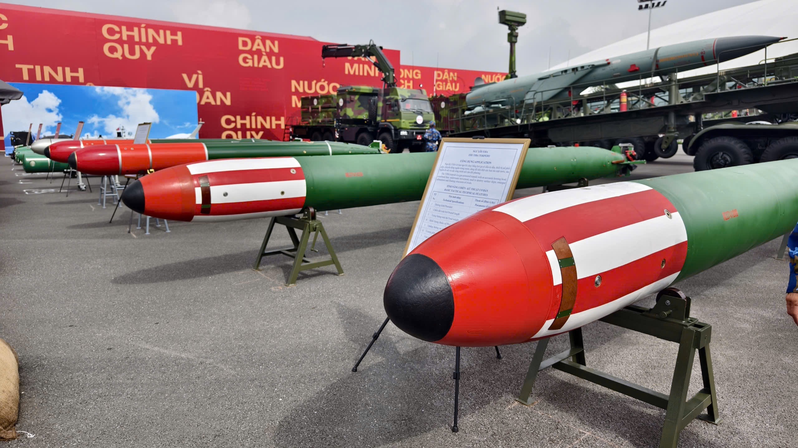 Tận mắt chi&ecirc;m ngưỡng d&agrave;n vũ kh&iacute;, kh&iacute; t&agrave;i hiện đại tại Triển l&atilde;m Th&agrave;nh tựu đất nước 80 năm- Ảnh 14.