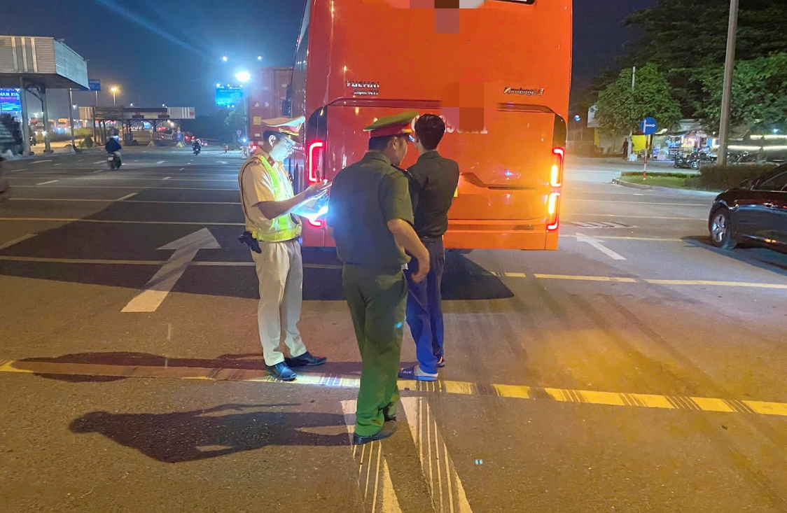 Đồng Nai c&ocirc;ng bố 10 số điện thoại đường d&acirc;y n&oacute;ng, siết ATGT dịp lễ 2/9- Ảnh 2.