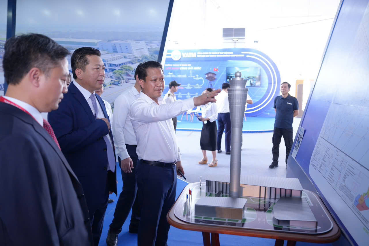 Bộ trưởng Trần Hồng Minh thăm không gian trưng bày thành tựu 80 năm Bộ Xây dựng- Ảnh 9. Bộ trưởng Trần Hồng Minh thăm không gian trưng bày thành tựu 80 năm Bộ Xây dựng- Ảnh 9.