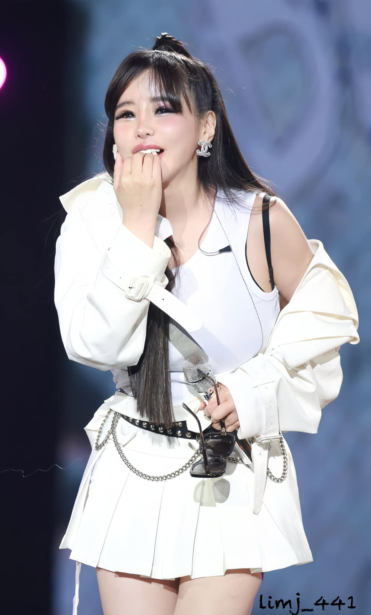 Điều g&igrave; khiến c&aacute;c thần tượng Kpop kiệt sức sau &aacute;nh h&agrave;o quang?- Ảnh 2.